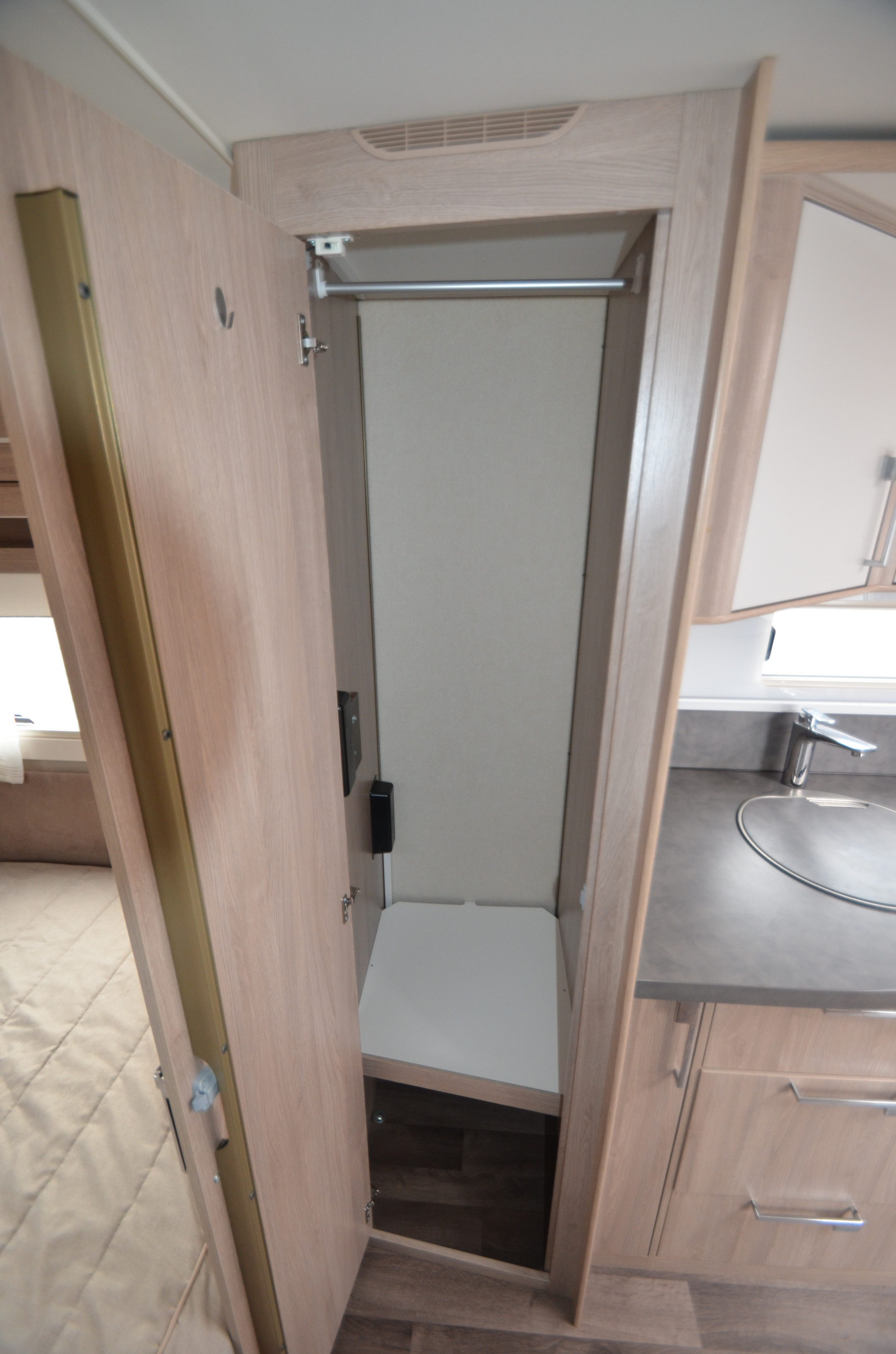 KABE ROYAL 600 XL KS (förtält,solcell) - KABE