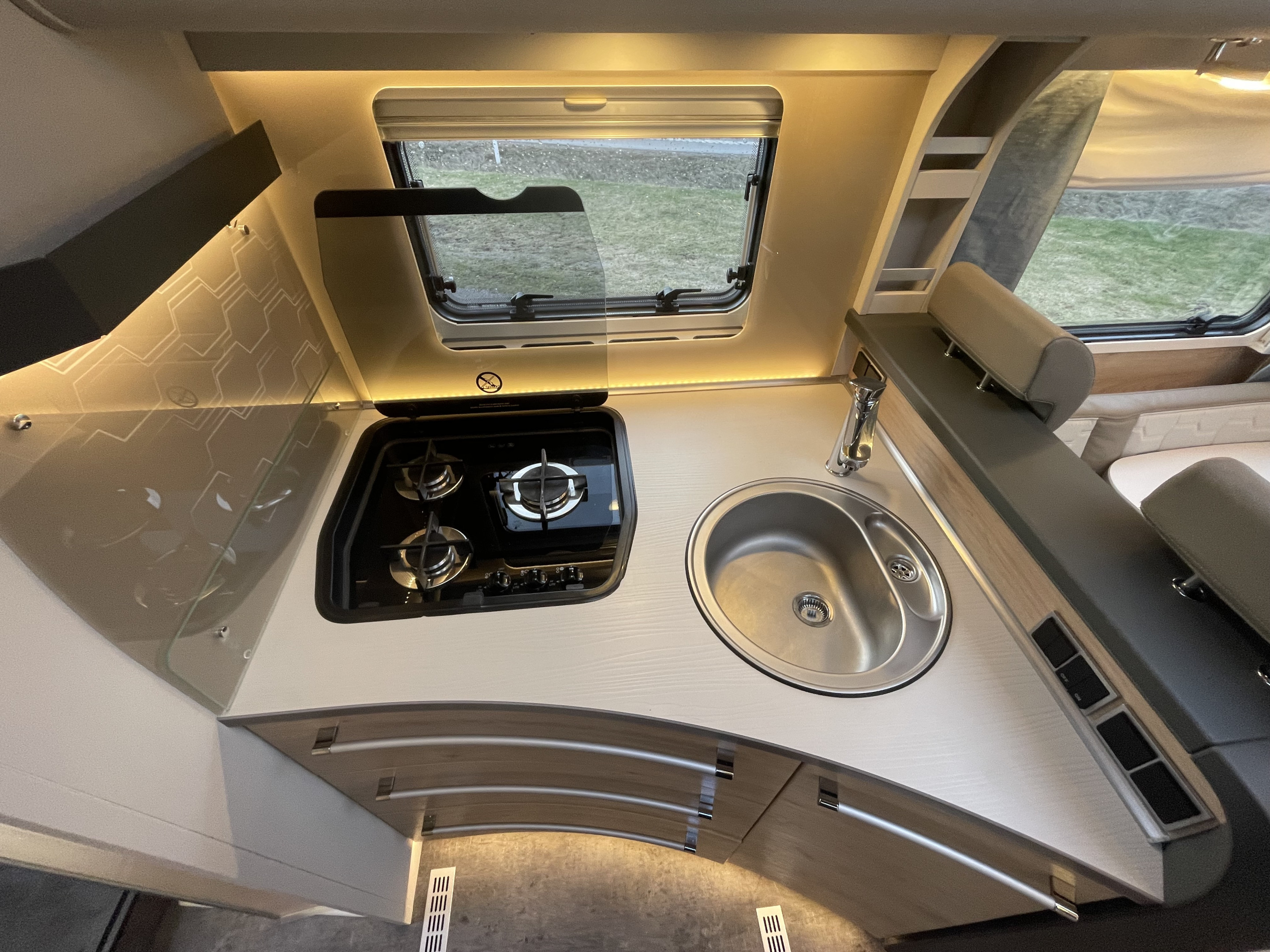 Dethleffs ESPRIT I 7150-2 DBM/EB (Luftfjädring stolar, Alde, Inverter) - Dethleffs