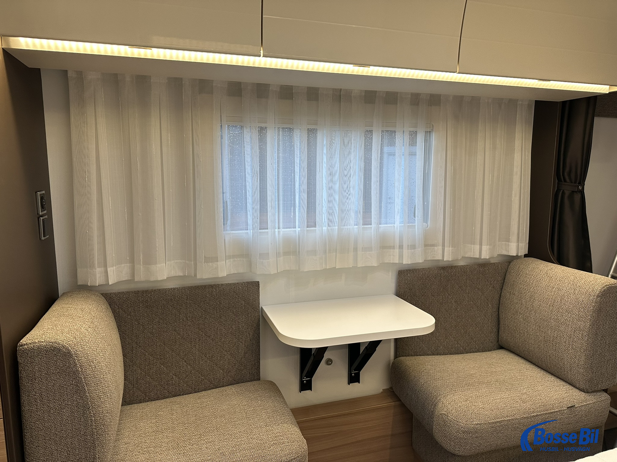 Adria ALPINA 753 HK * Mover * Frontkök * Förtält * Mover * - Adria