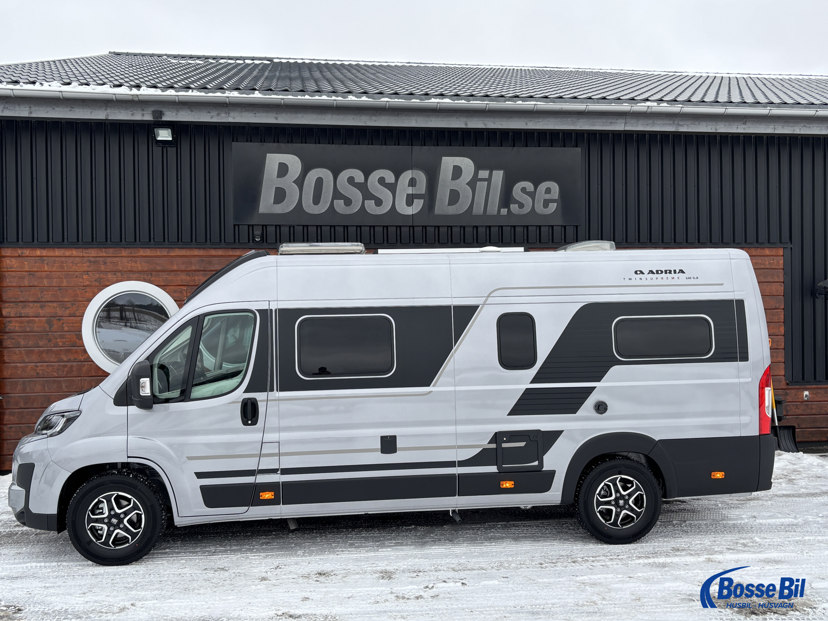 TWIN SUPREME 640 SLB - Fiat MultiJet3 180HP (131kW) 35L - Adria