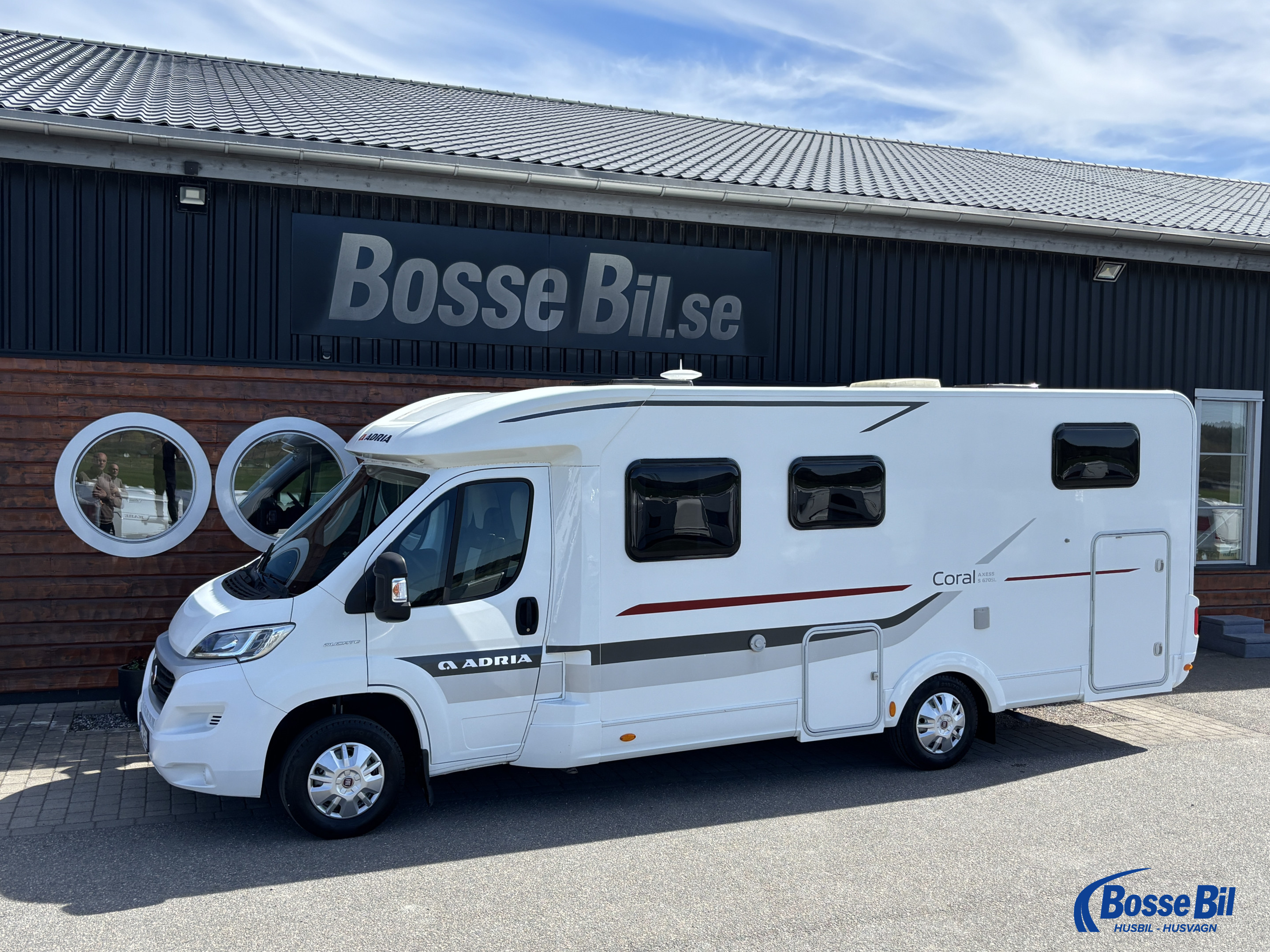 CORAL S 670 SL * Solceller * Stort garage * Vinkelkök * - Adria