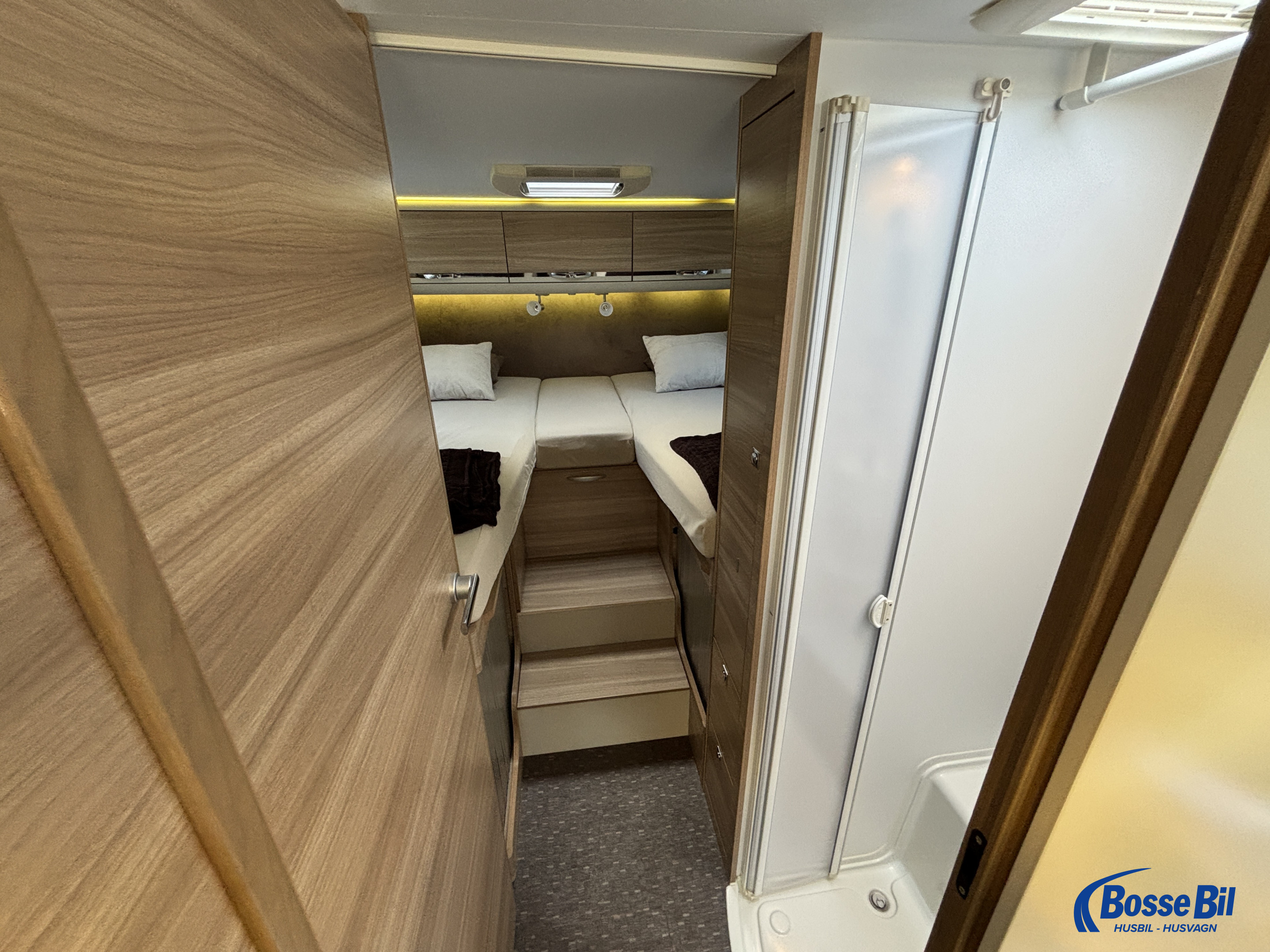 Adria CORAL S 670 SL * Solceller * Stort garage * Vinkelkök * - Adria