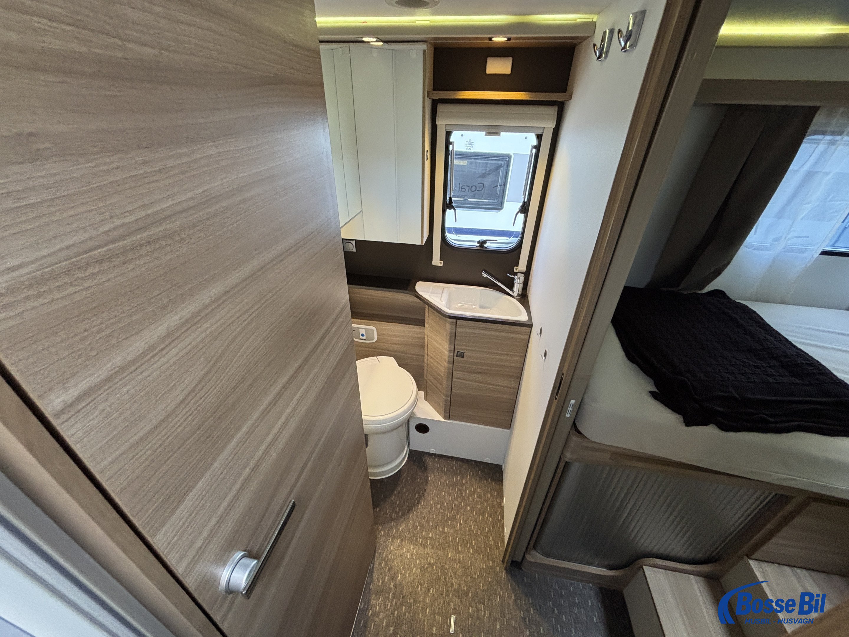 Adria CORAL S 670 SL * Solceller * Stort garage * Vinkelkök * - Adria