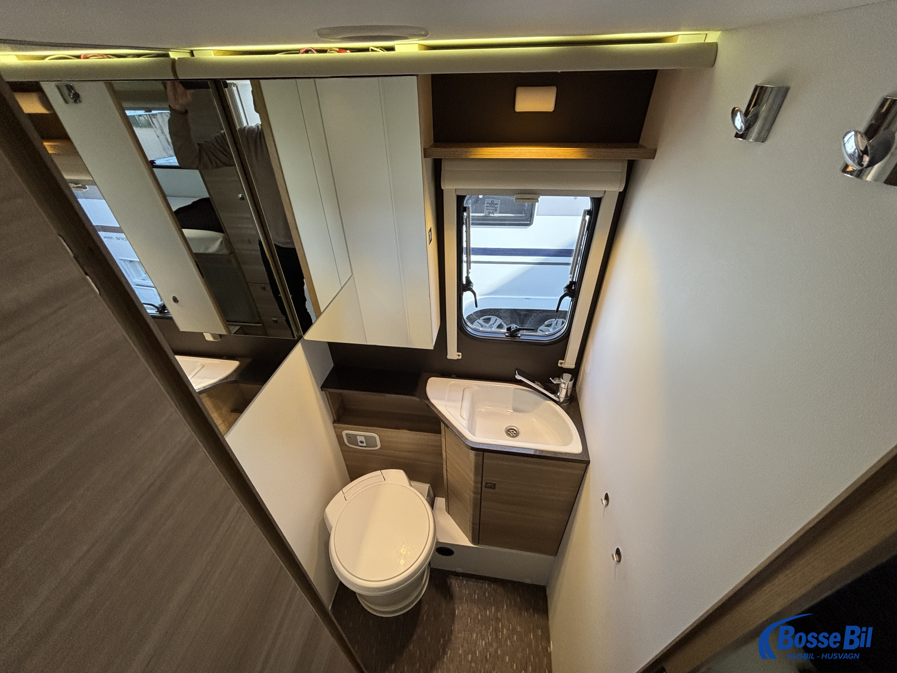 Adria CORAL S 670 SL * Solceller * Stort garage * Vinkelkök * - Adria