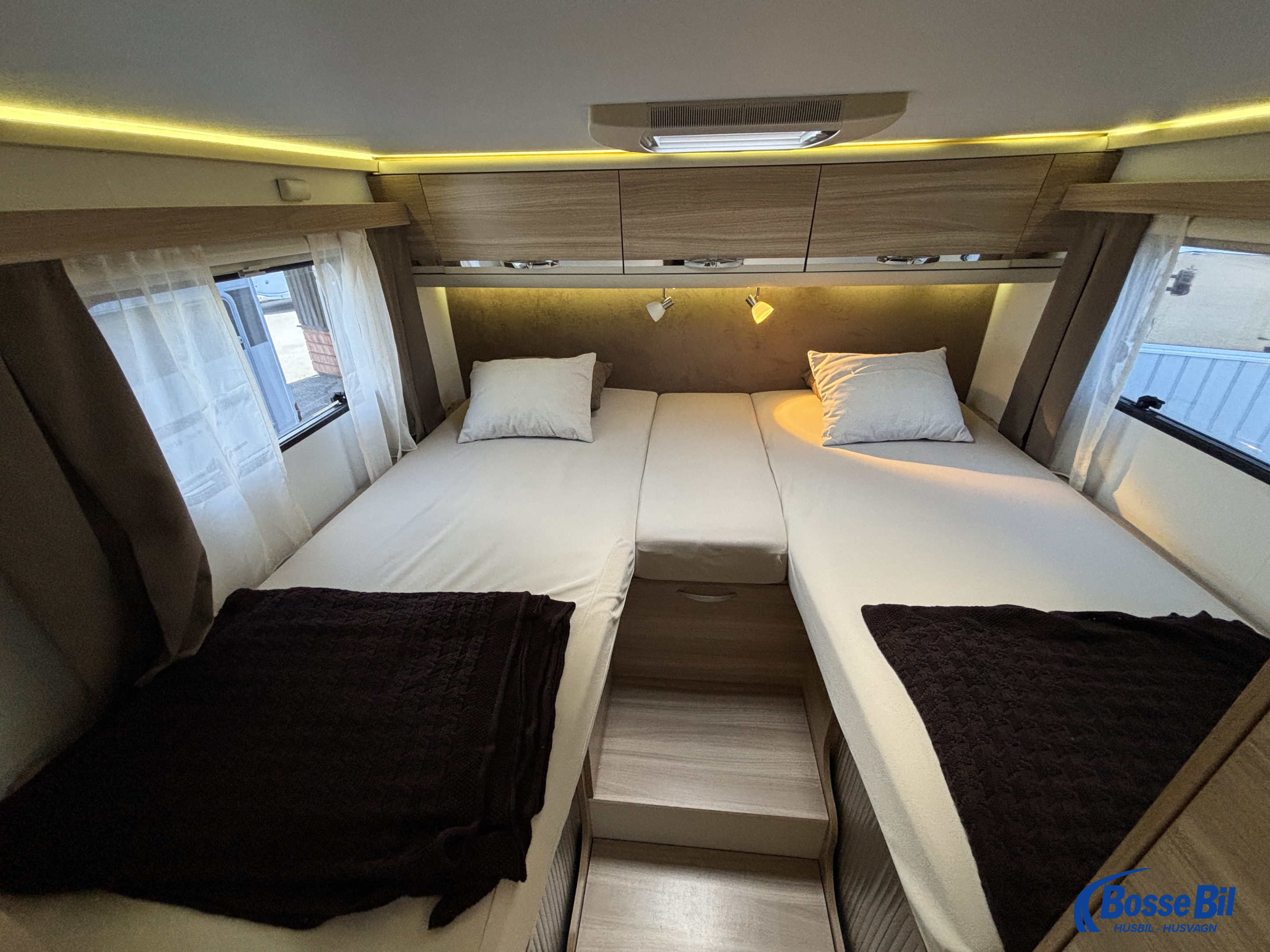 Adria CORAL S 670 SL * Solceller * Stort garage * Vinkelkök * - Adria