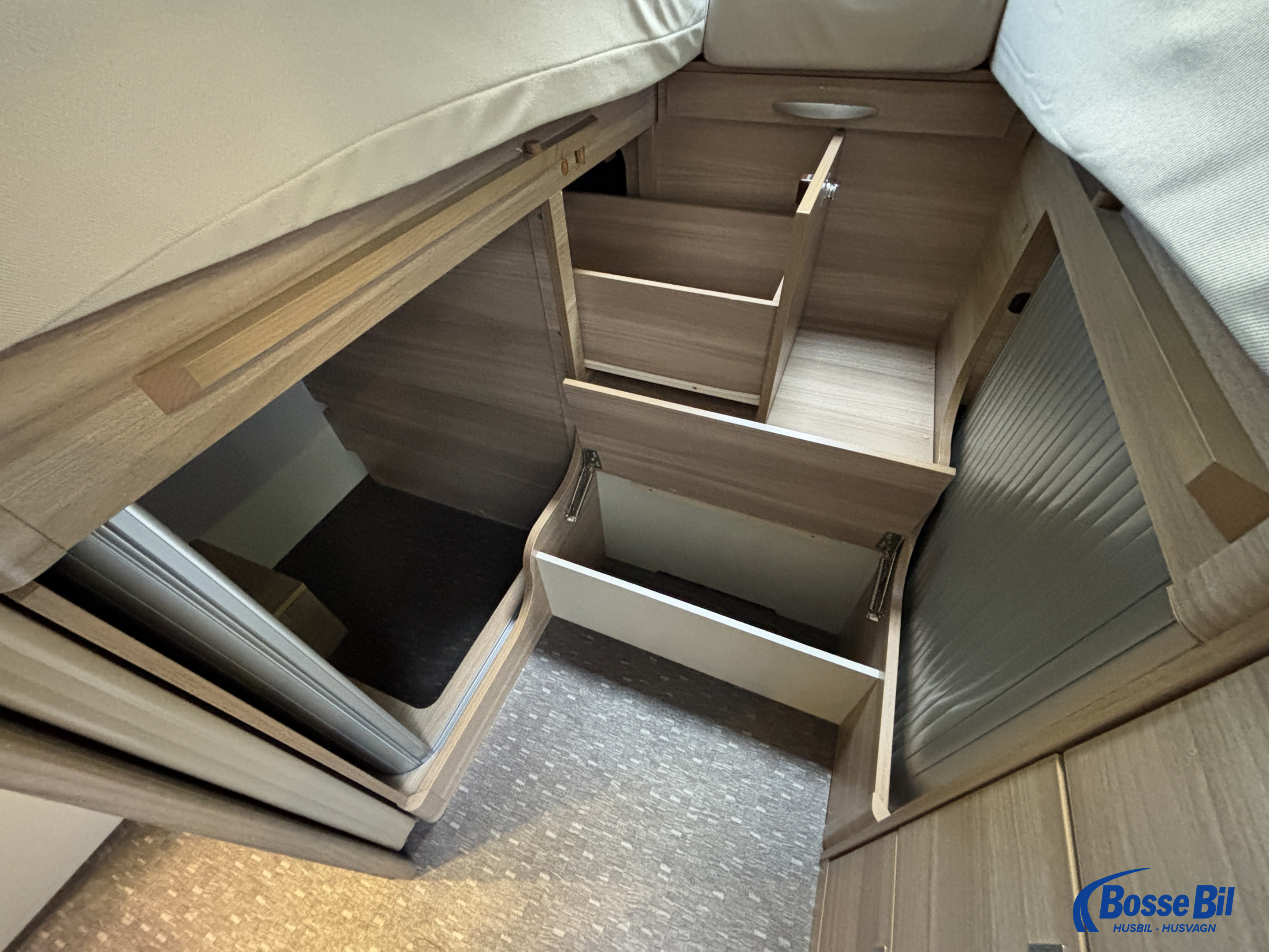 Adria CORAL S 670 SL * Solceller * Stort garage * Vinkelkök * - Adria