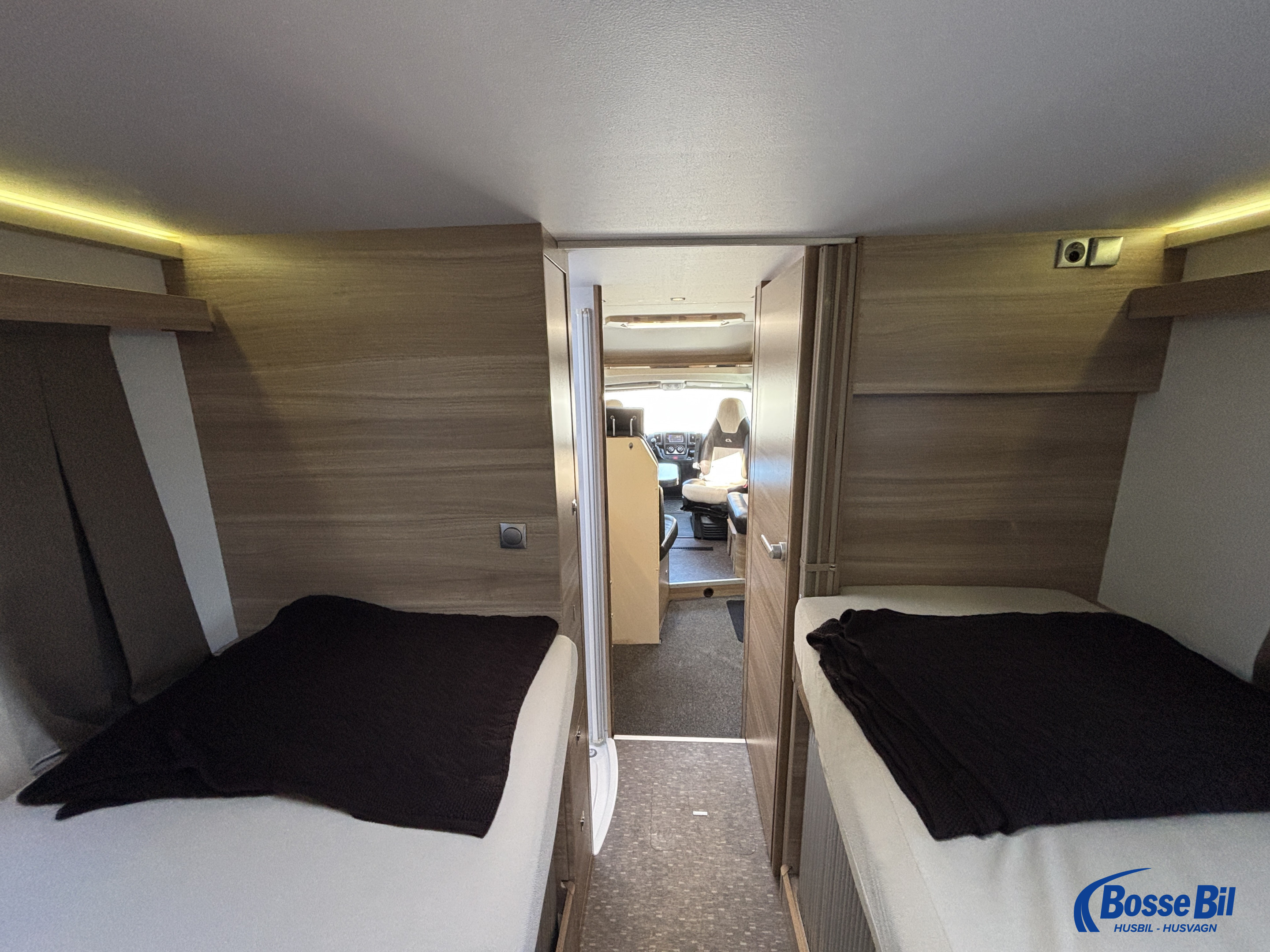 Adria CORAL S 670 SL * Solceller * Stort garage * Vinkelkök * - Adria
