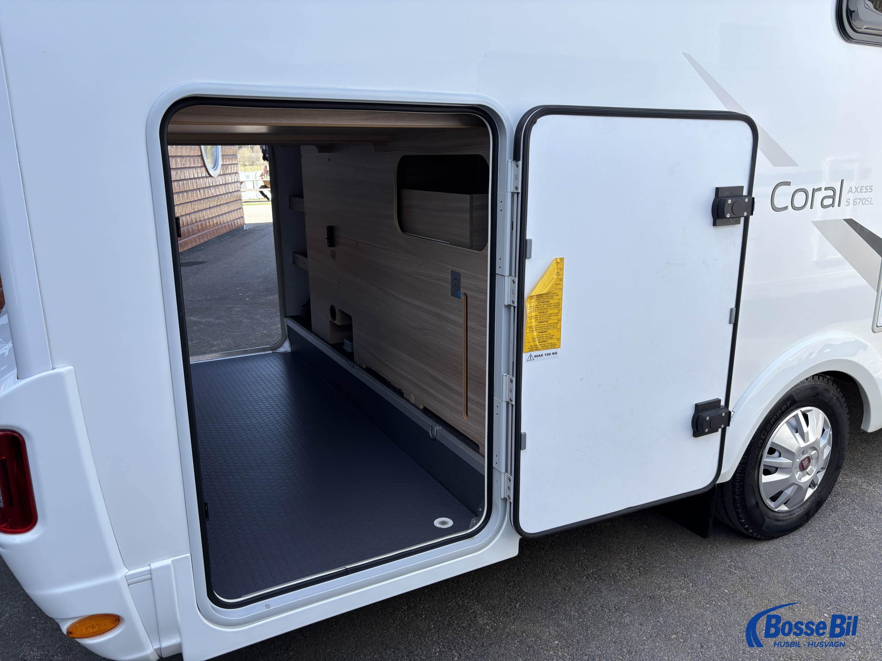 Adria CORAL S 670 SL * Solceller * Stort garage * Vinkelkök * - Adria
