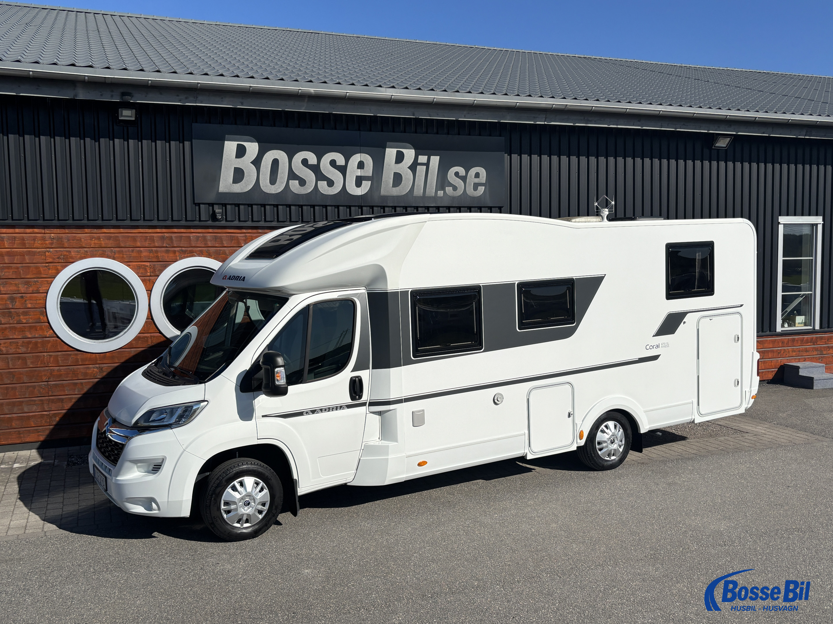 CORAL S 670 SL * Solcell * Markis * Cykelställ * - Adria