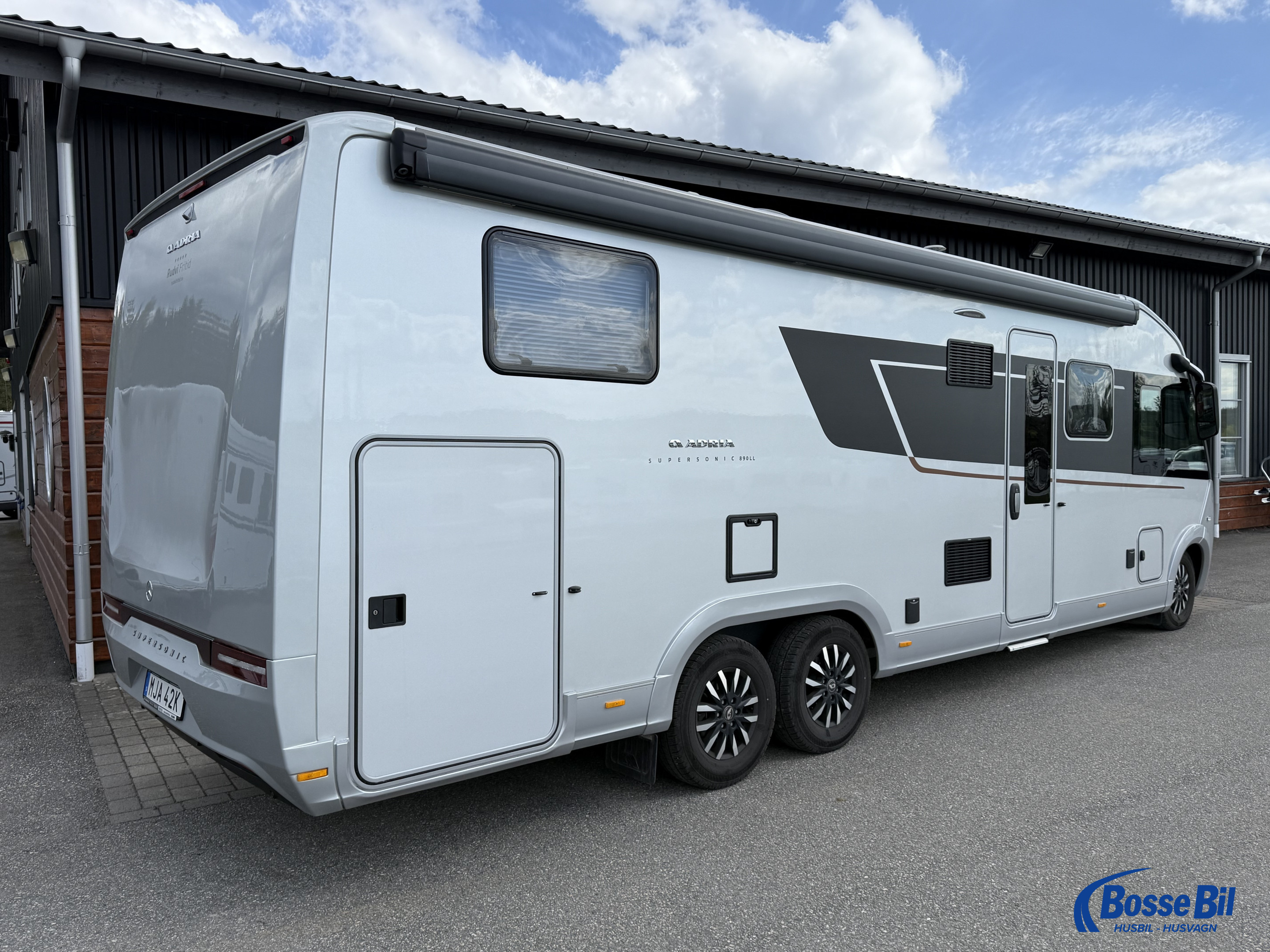 Adria SUPERSONIC 890 LL * Hydr. stödben * AC * Solceller * Skinn * - Adria