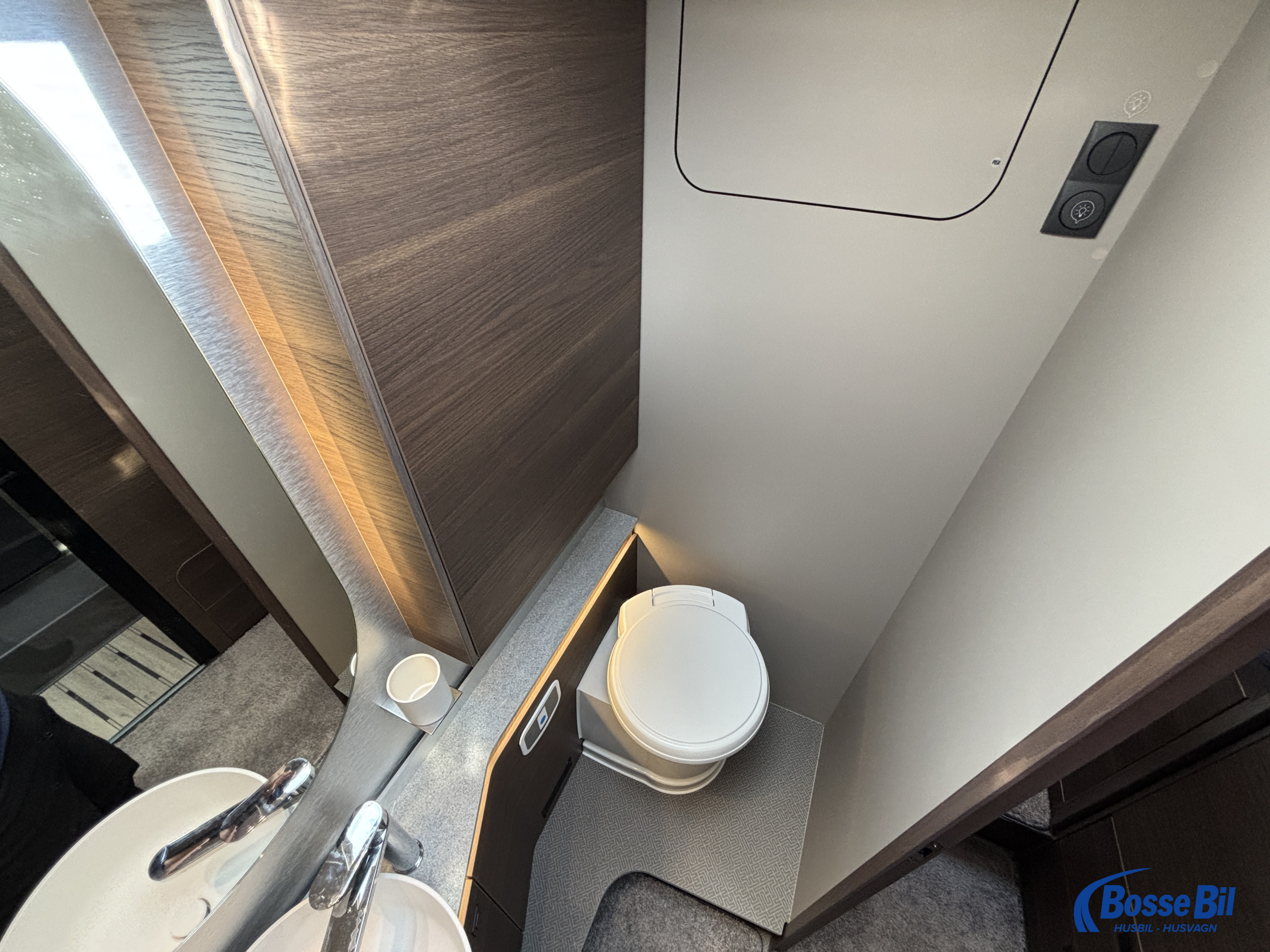 Adria SUPERSONIC 890 LL * Hydr. stödben * AC * Solceller * Skinn * - Adria