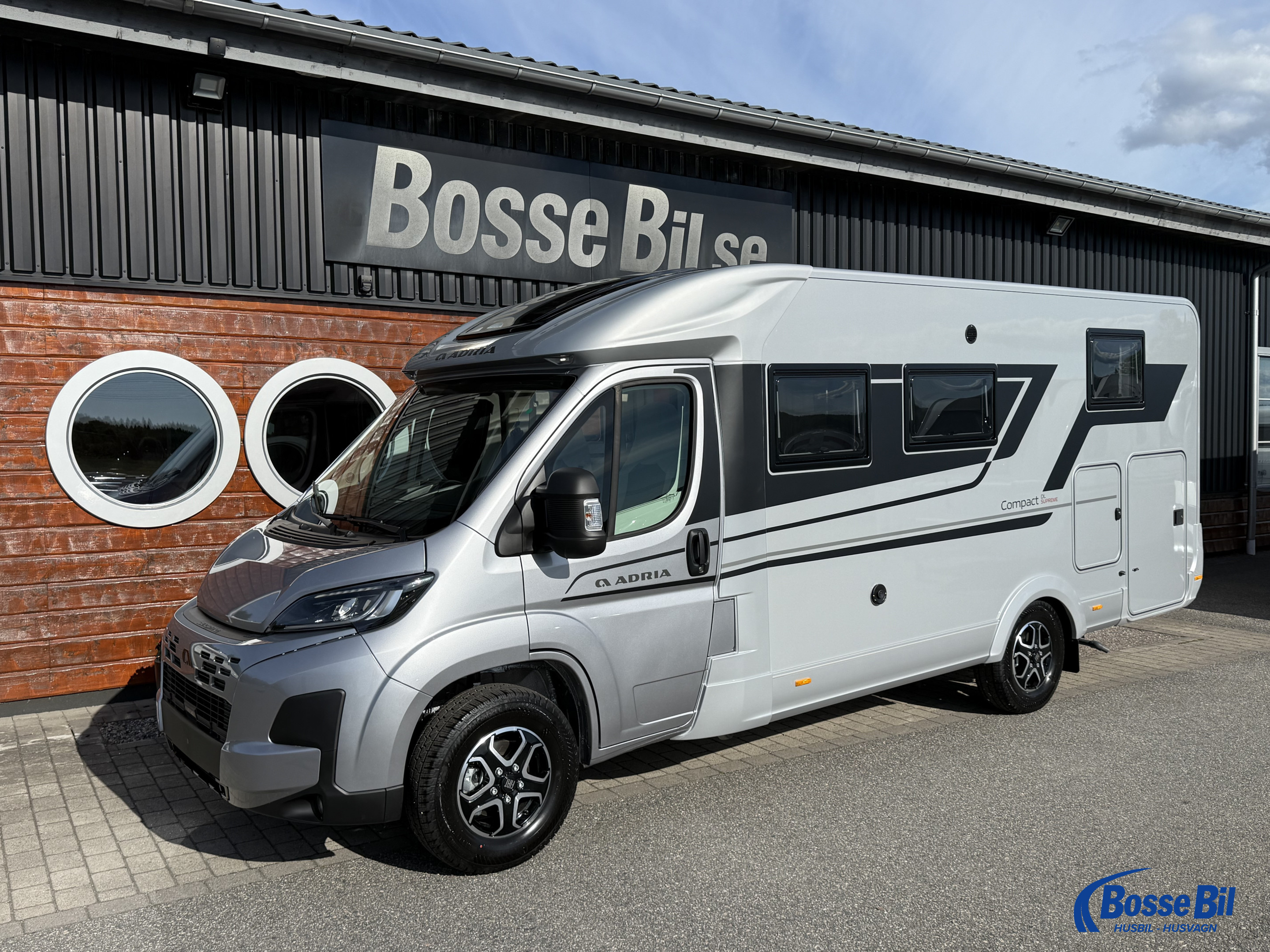 COMPACT SUPREME DL * 180 hk * Aut. * Låg skatt * B-kort * - Adria