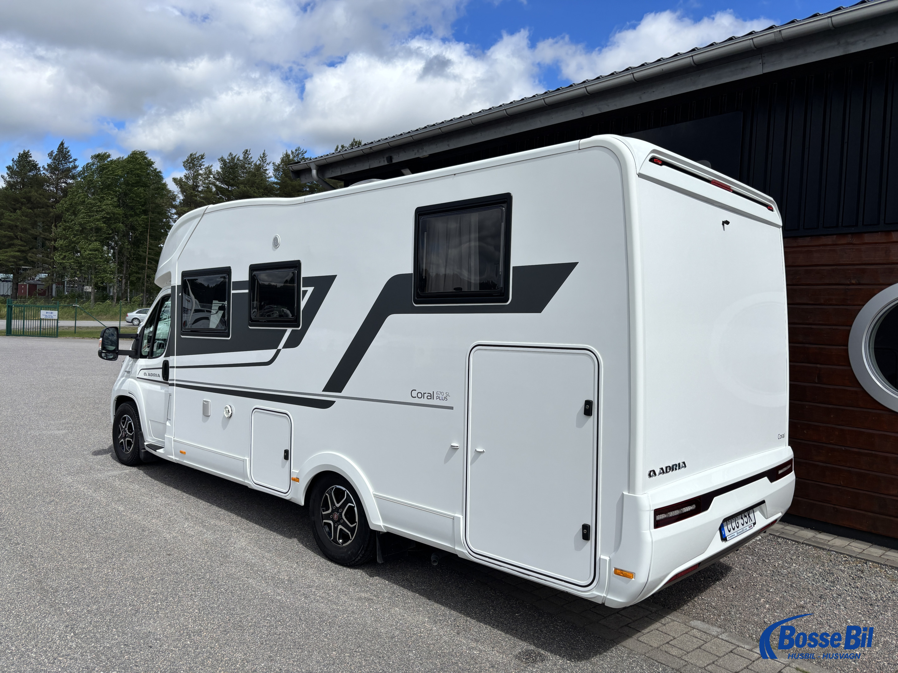 Adria CORAL 670 SL * AC * Hydr. stödben * ALDE * Solceller * Innermattor * - Adria