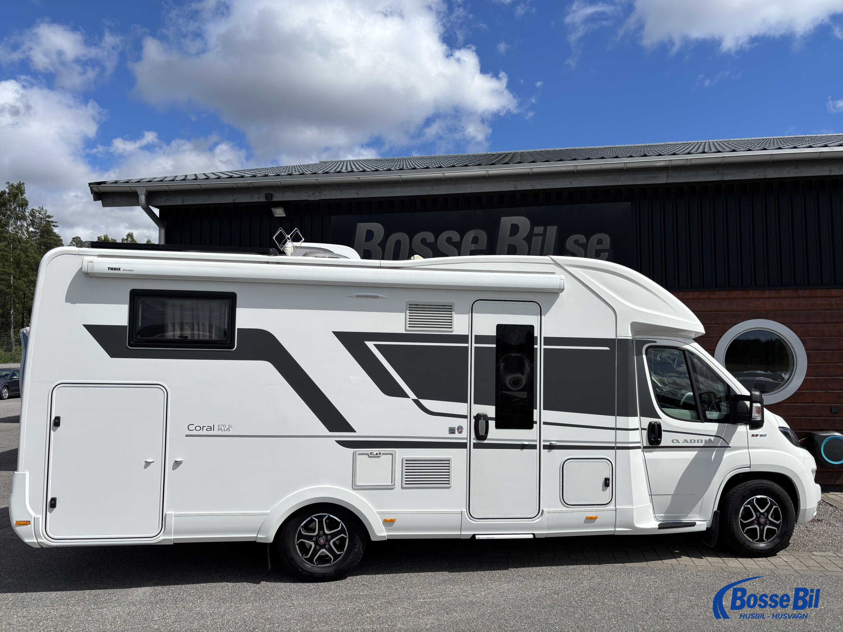 Adria CORAL 670 SL * AC * Hydr. stödben * ALDE * Solceller * Innermattor * - Adria