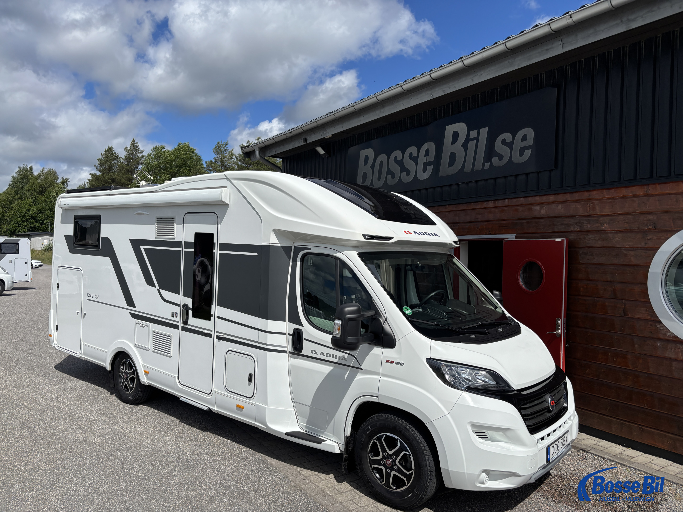 Adria CORAL 670 SL * AC * Hydr. stödben * ALDE * Solceller * Innermattor * - Adria