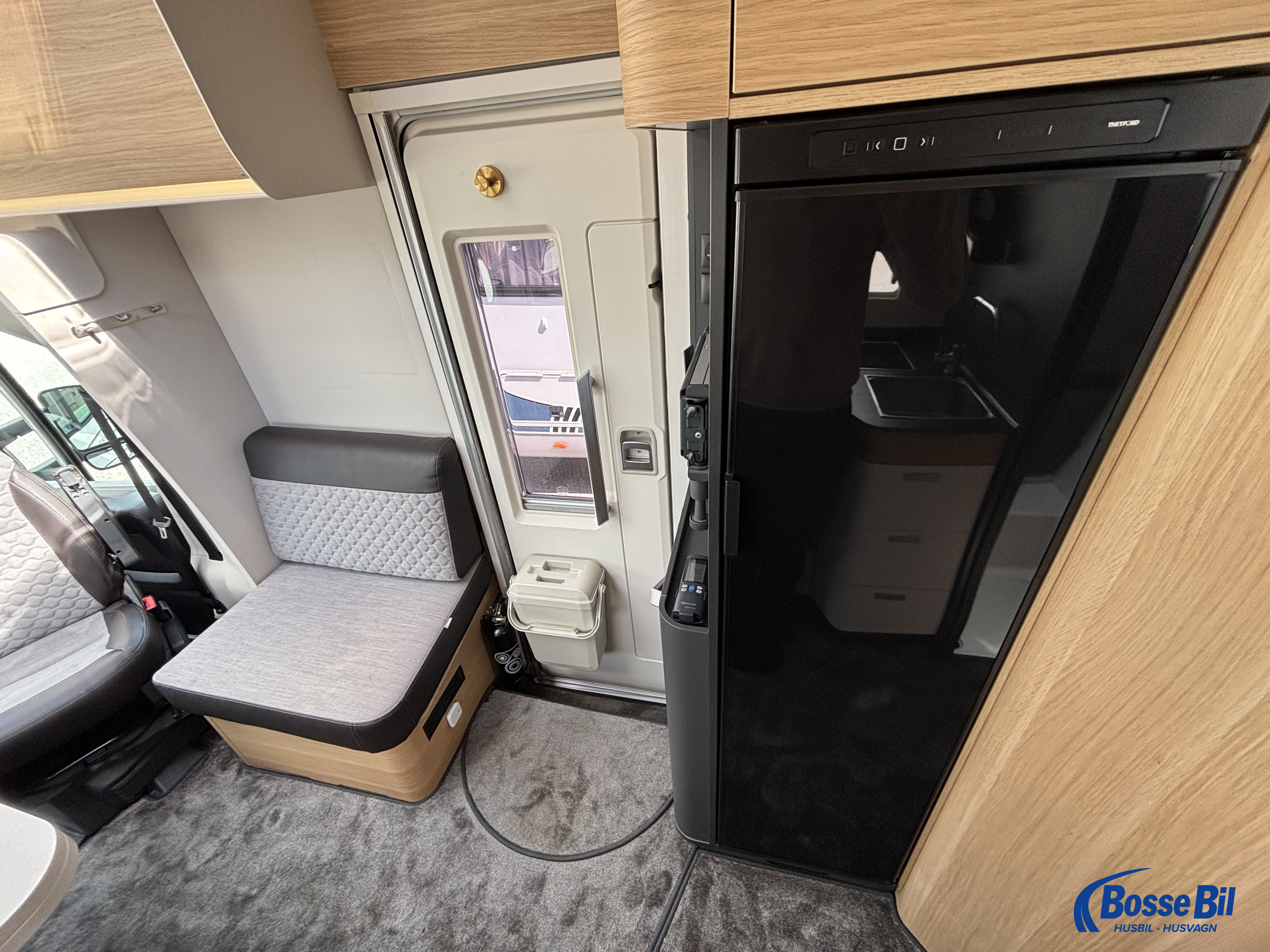 Adria CORAL 670 SL * AC * Hydr. stödben * ALDE * Solceller * Innermattor * - Adria