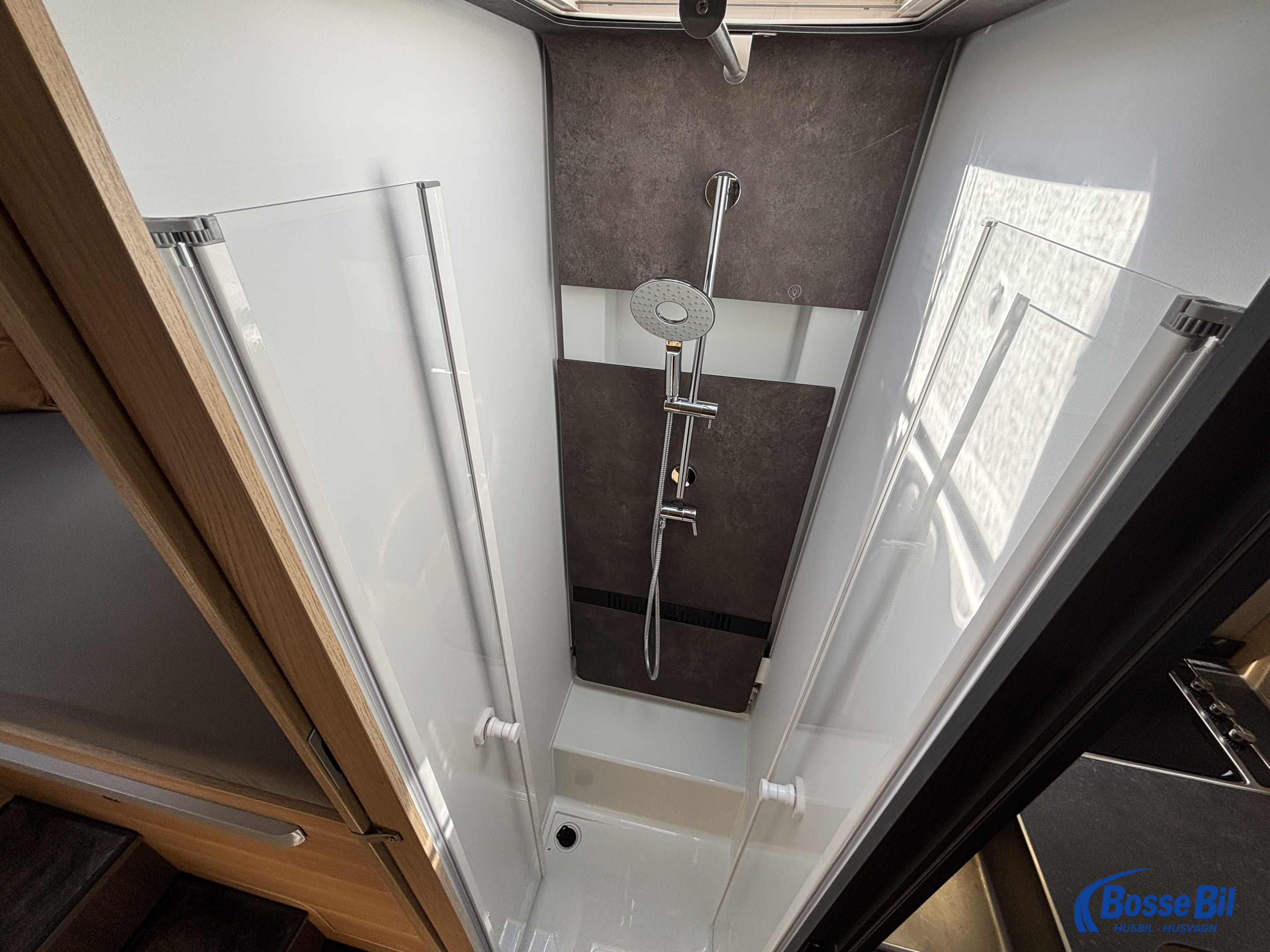 Adria CORAL 670 SL * AC * Hydr. stödben * ALDE * Solceller * Innermattor * - Adria