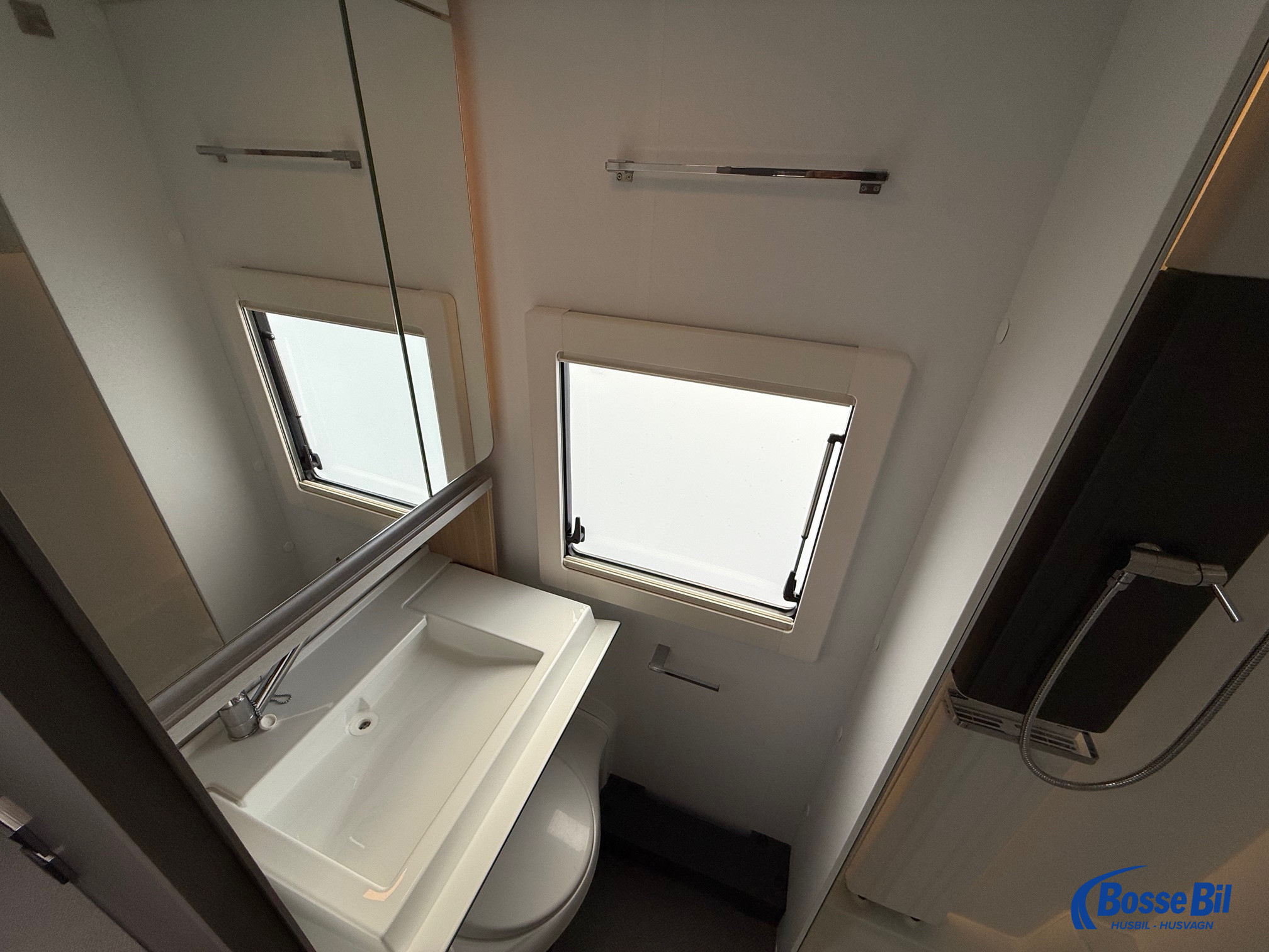 Adria ALPINA 663 PT * Barnkammare * Queenbed * - Adria