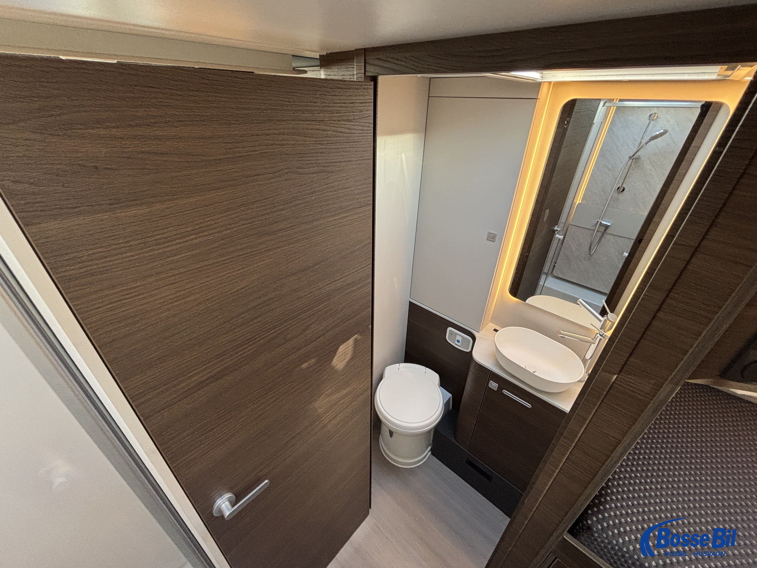 Adria MATRIX SUPREME 670 SL *Dieselvärmare * ALDE * komp.kylskåp * - Adria