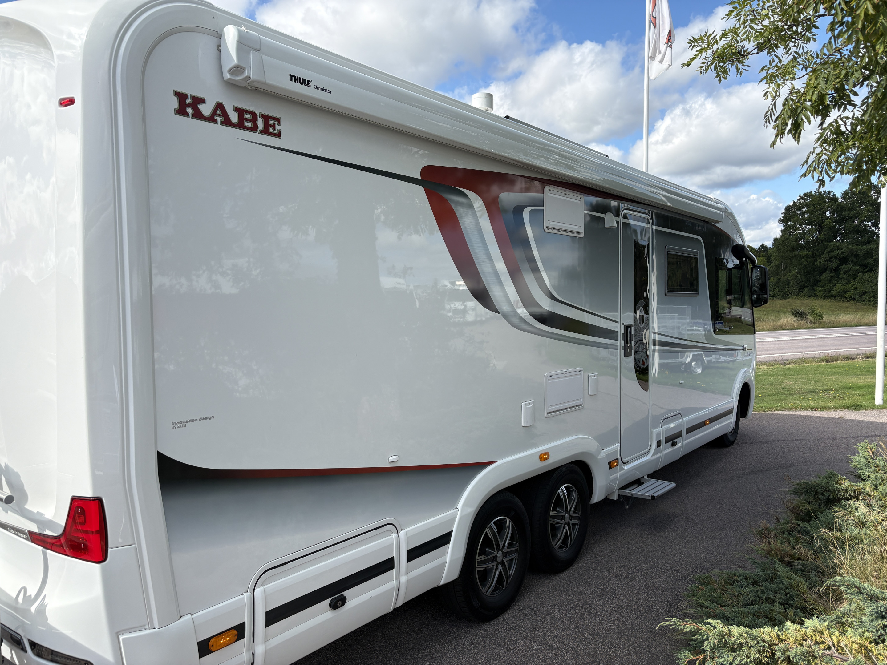 KABE KABE TMMI 810 LXL (cinderella, 540ah lithium, 4x solcell) - KABE