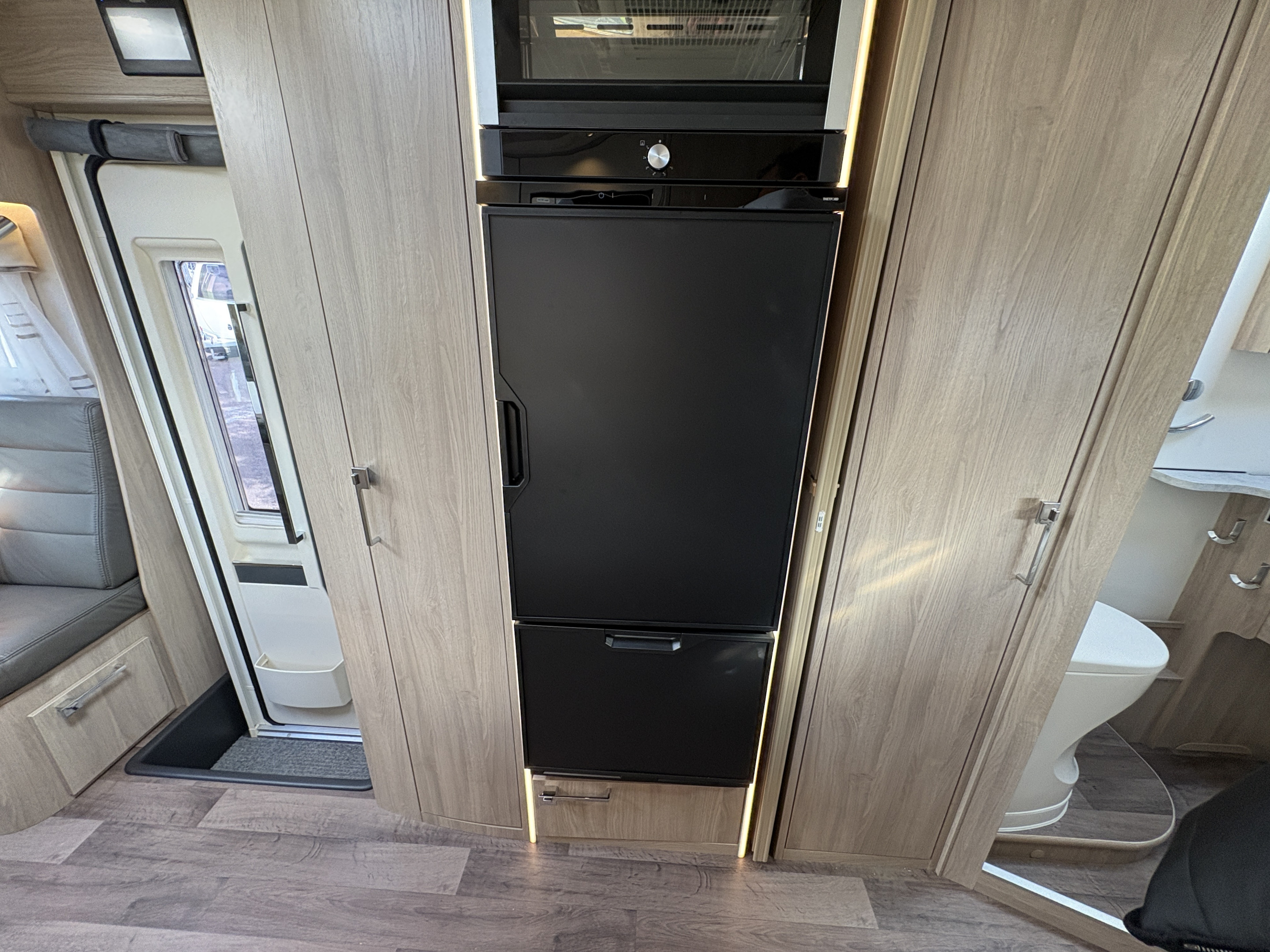 KABE KABE TMMI 810 LXL (cinderella, 540ah lithium, 4x solcell) - KABE