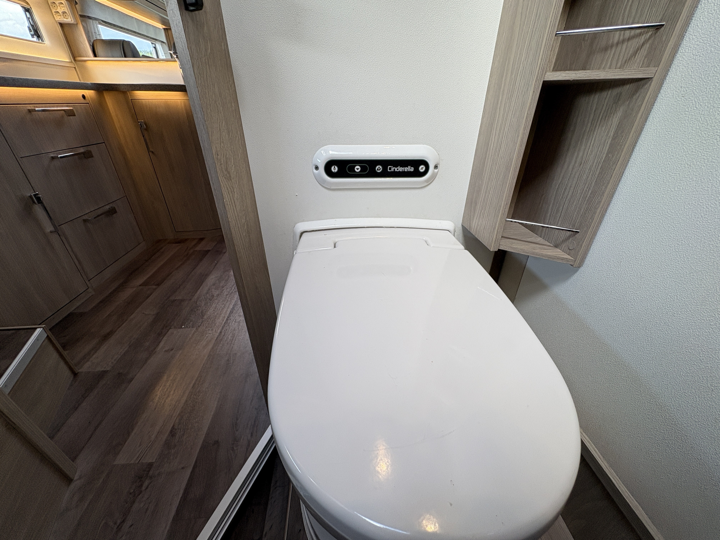 KABE KABE TMMI 810 LXL (cinderella, 540ah lithium, 4x solcell) - KABE