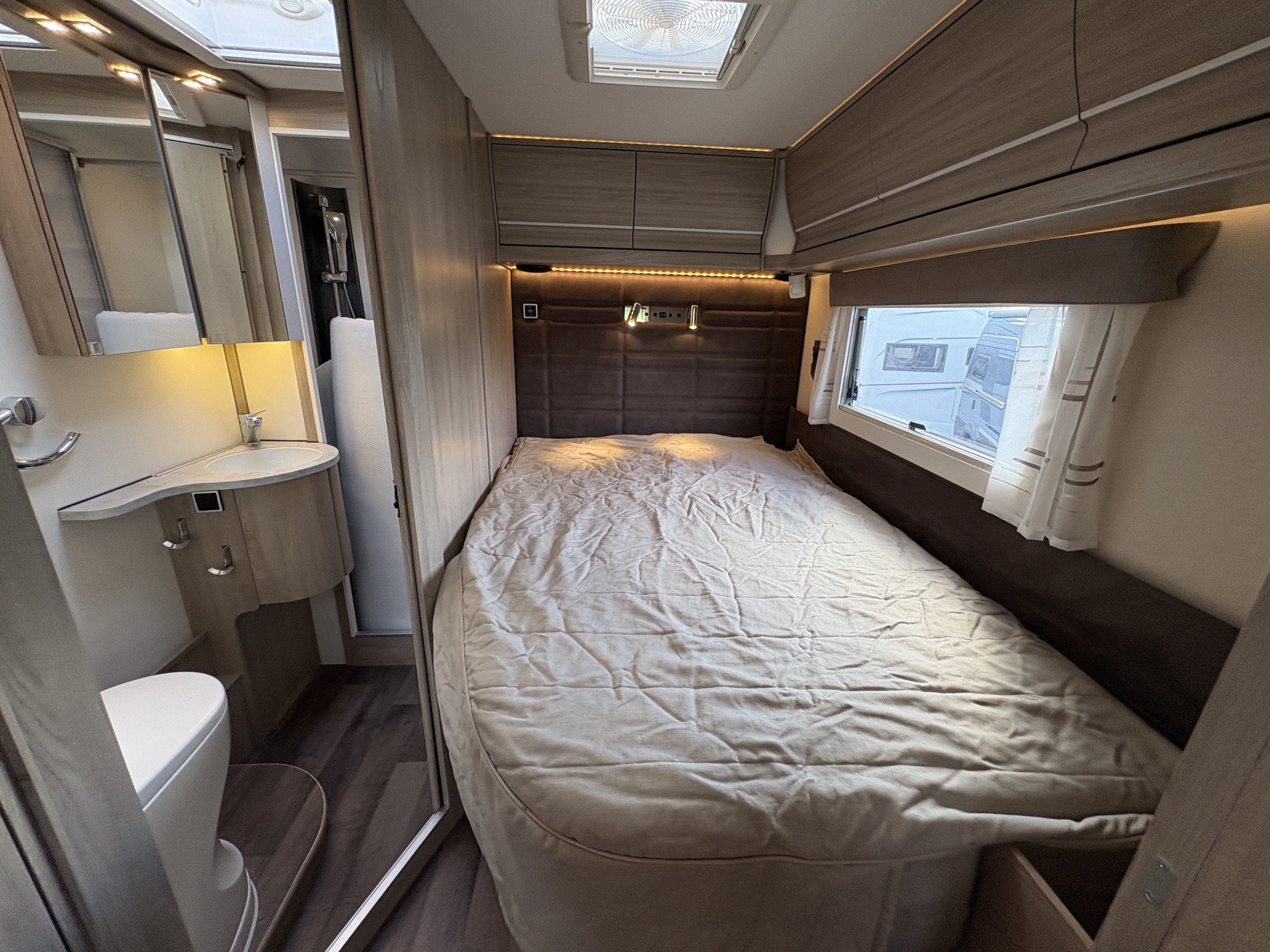 KABE KABE TMMI 810 LXL (cinderella, 540ah lithium, 4x solcell) - KABE