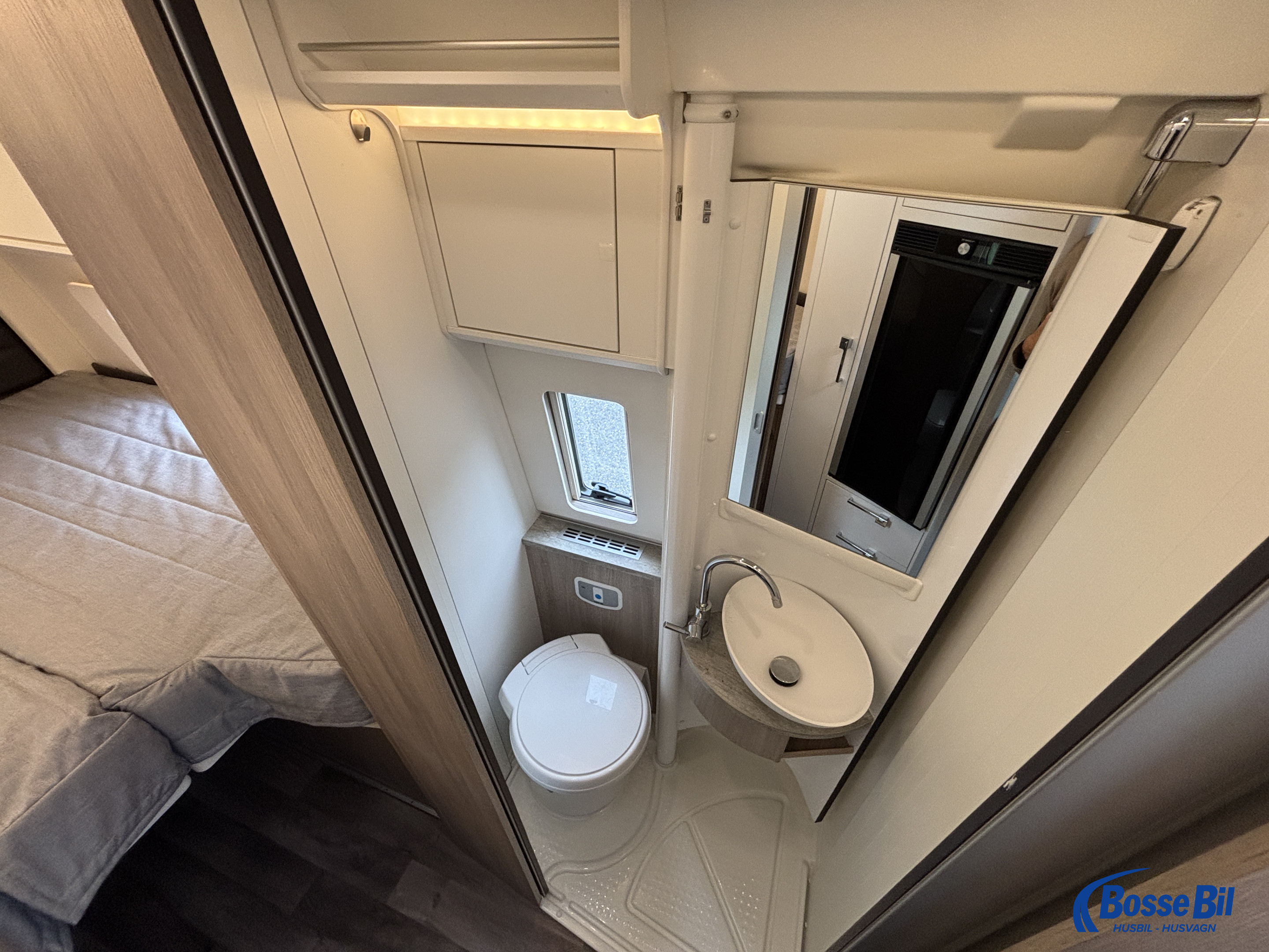 KABE Van CRV 690 LB * AC * Litium * Solceller * - KABE