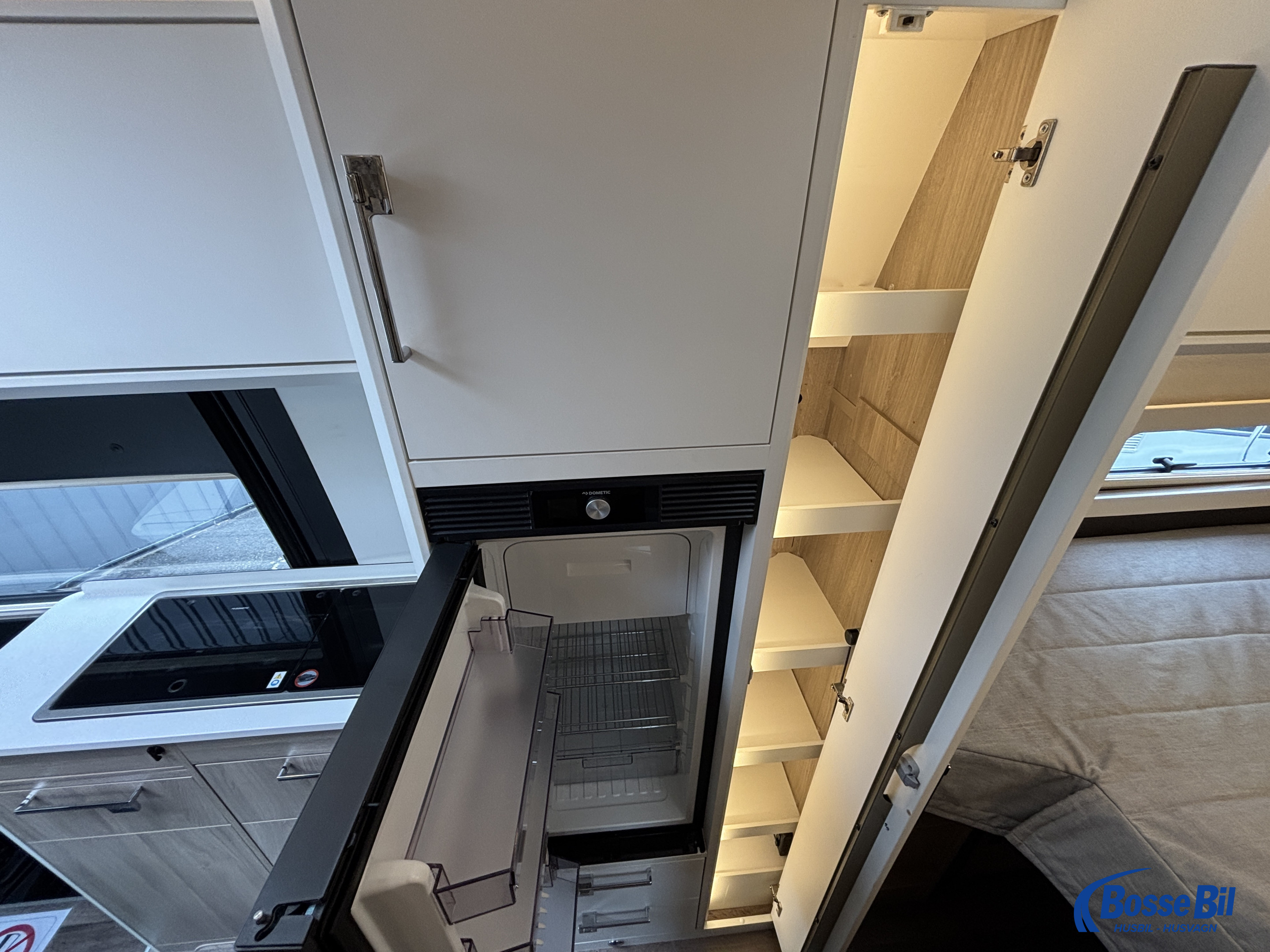 KABE Van CRV 690 LB * AC * Litium * Solceller * - KABE