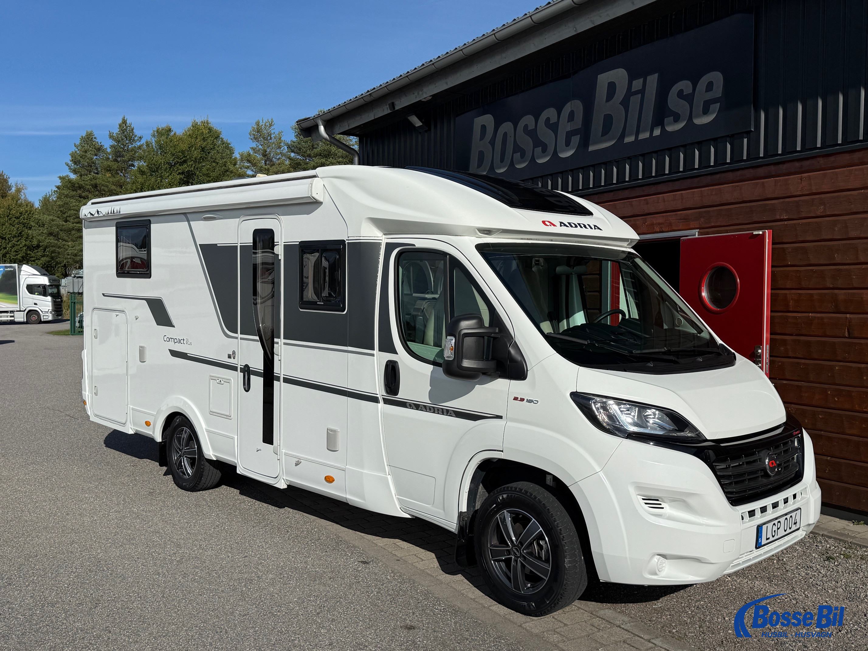 Adria COMPACT DL * Långbäddar * 160 Hk * 3500kg * 699cm lång * - Adria
