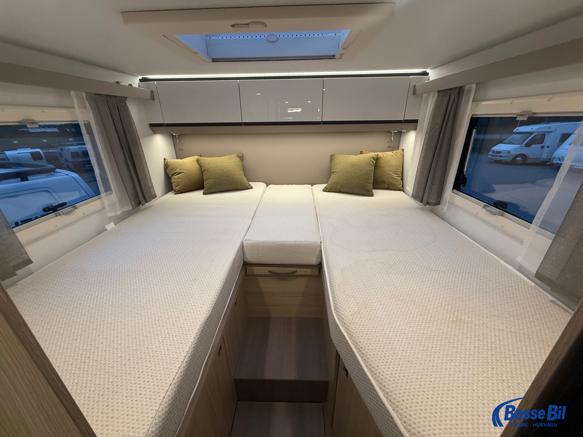 Adria COMPACT DL * Långbäddar * 160 Hk * 3500kg * 699cm lång * - Adria
