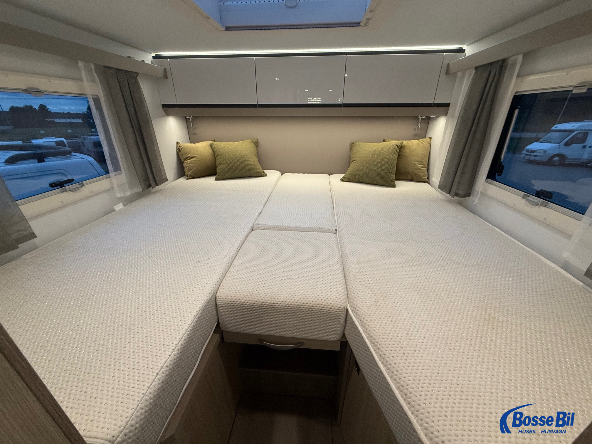 Adria COMPACT DL * Långbäddar * 160 Hk * 3500kg * 699cm lång * - Adria