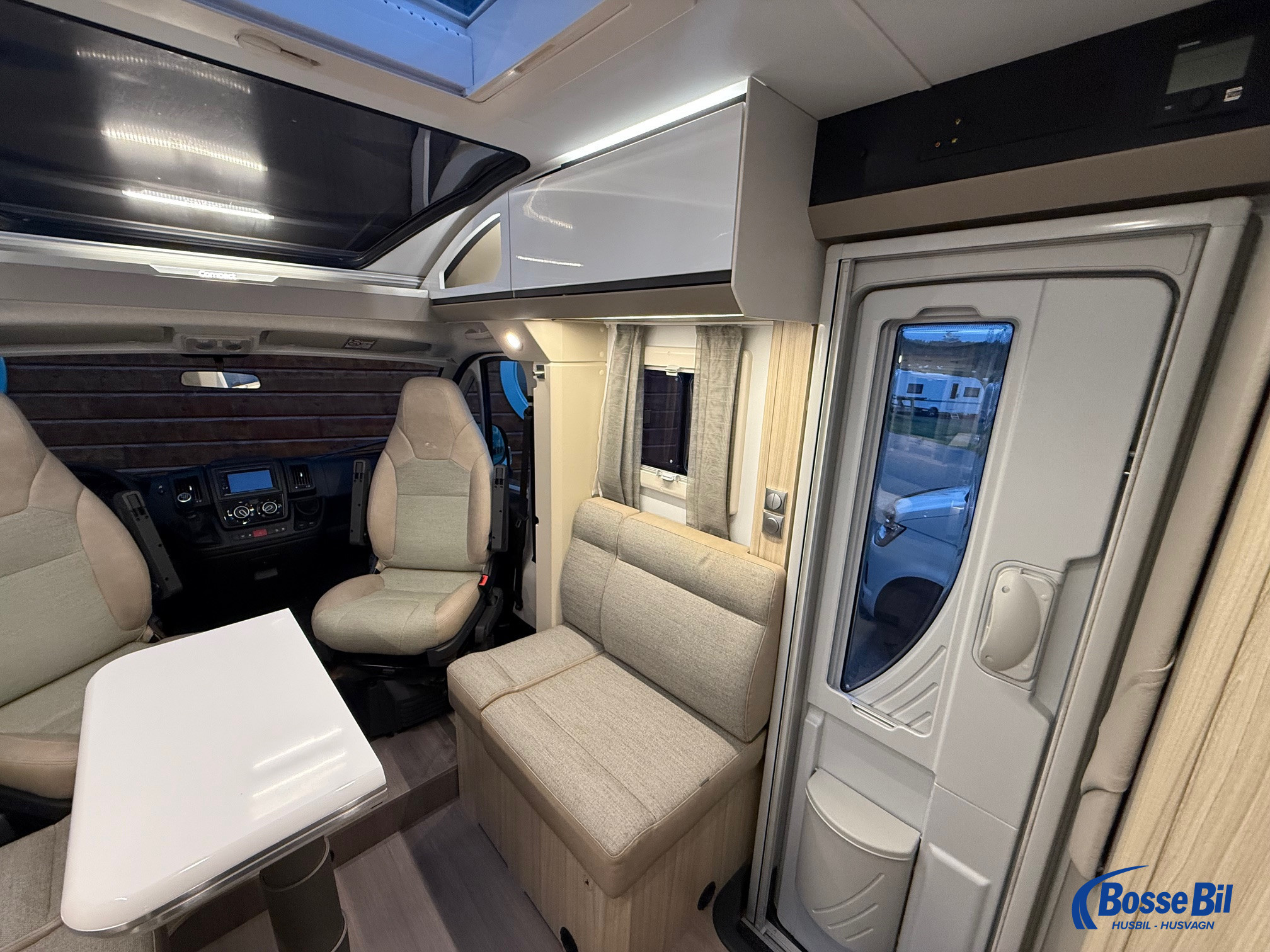 Adria COMPACT DL * Långbäddar * 160 Hk * 3500kg * 699cm lång * - Adria