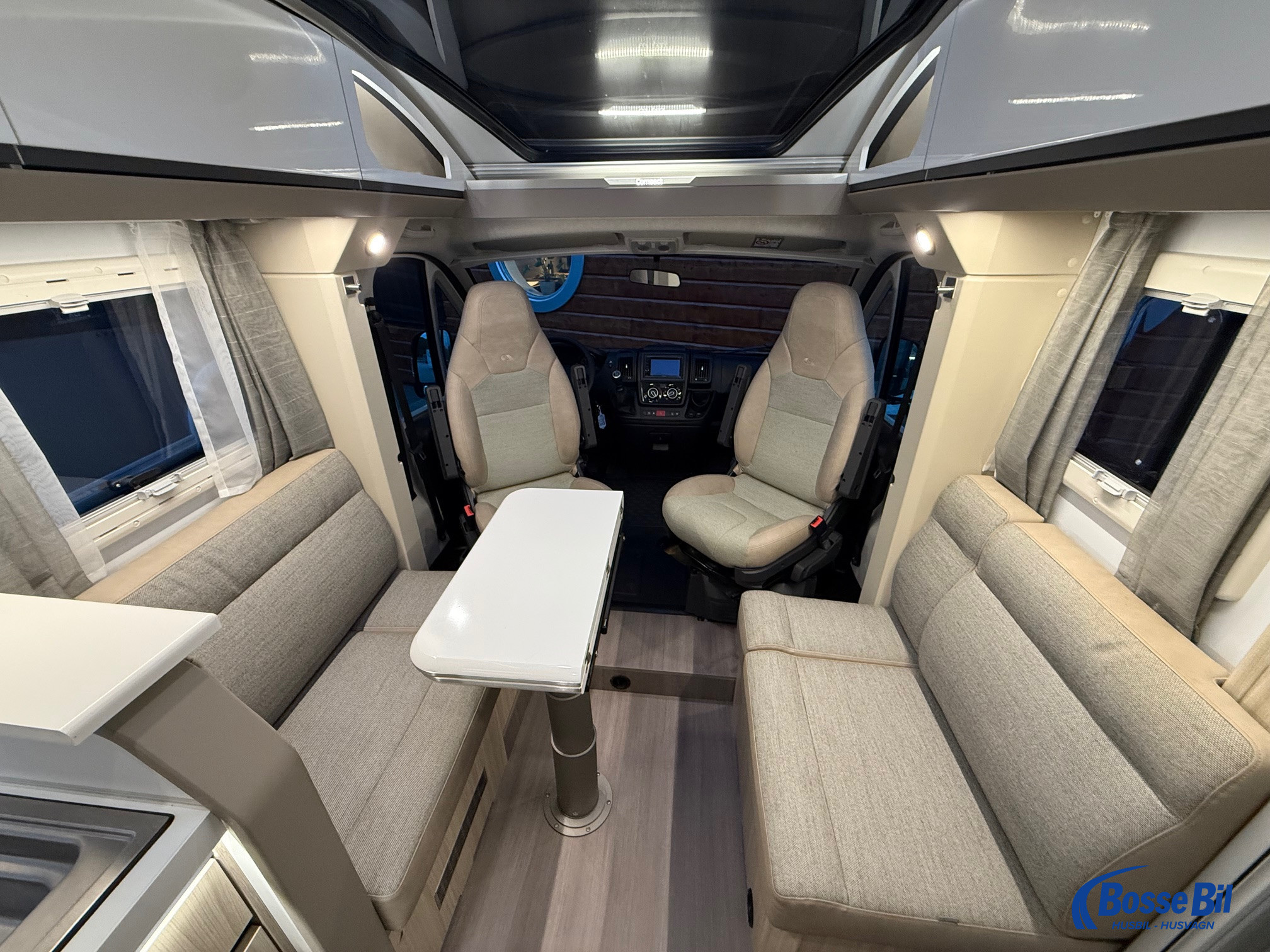Adria COMPACT DL * Långbäddar * 160 Hk * 3500kg * 699cm lång * - Adria
