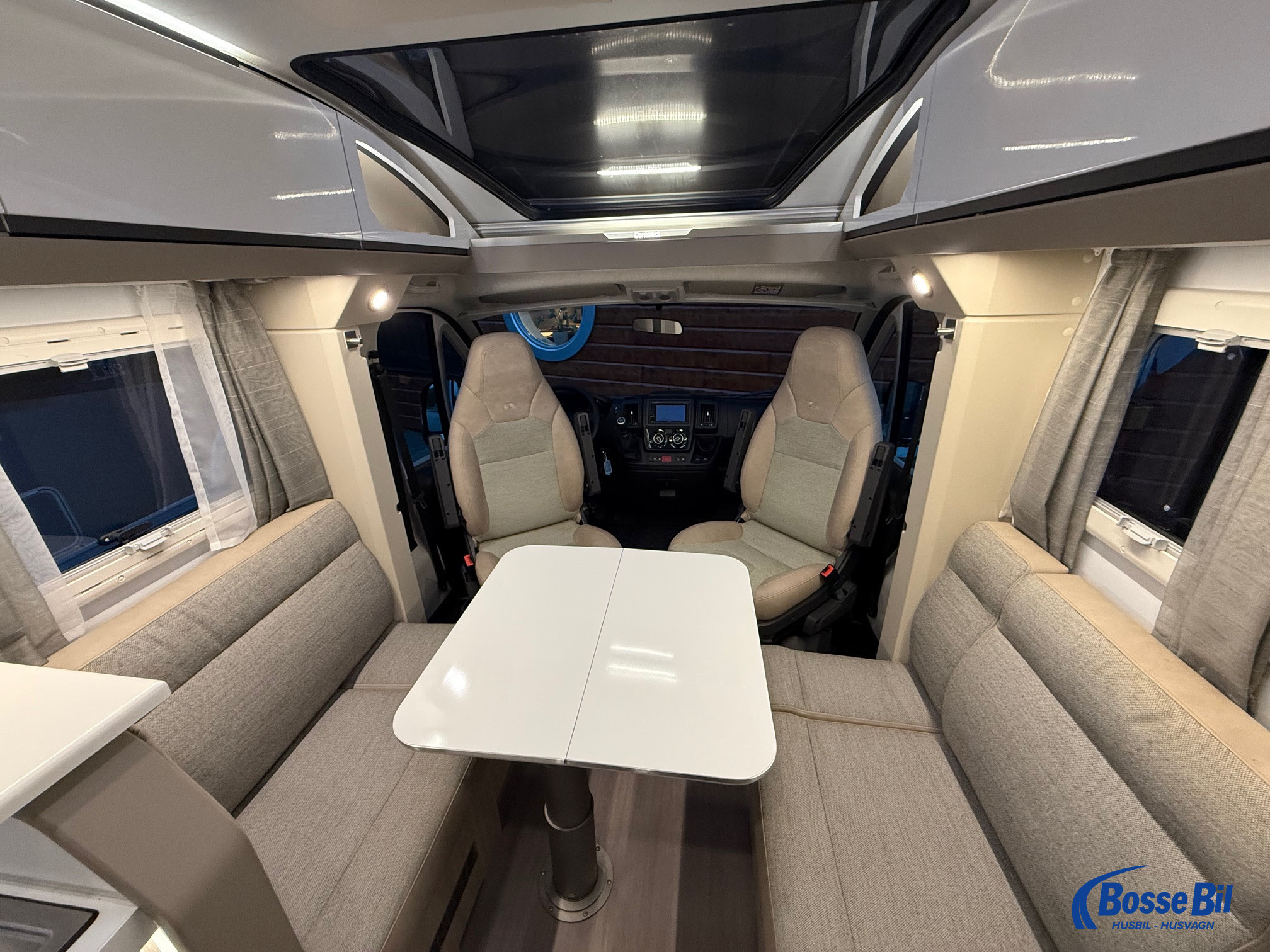 Adria COMPACT DL * Långbäddar * 160 Hk * 3500kg * 699cm lång * - Adria