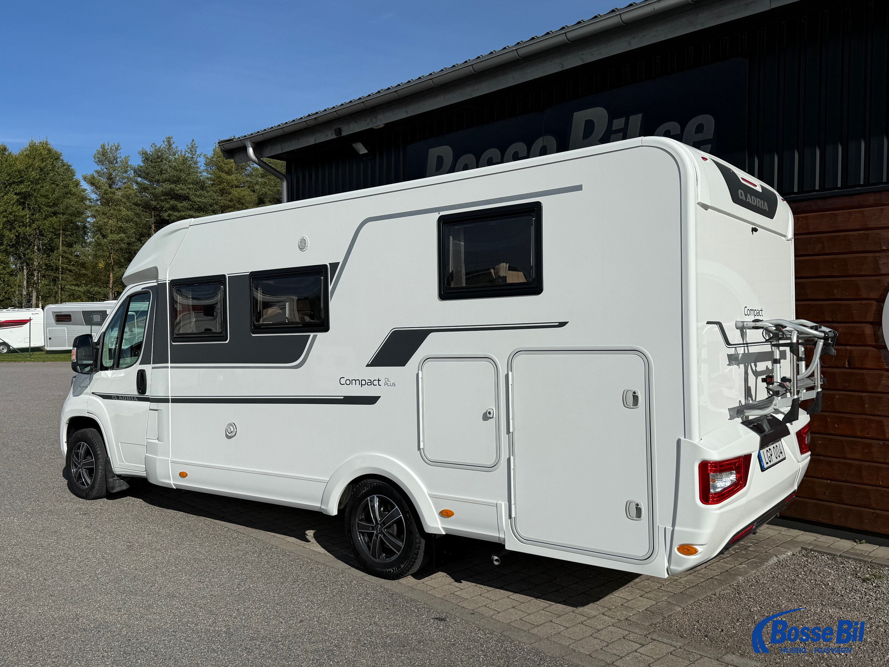 Adria COMPACT DL * Långbäddar * 160 Hk * 3500kg * 699cm lång * - Adria