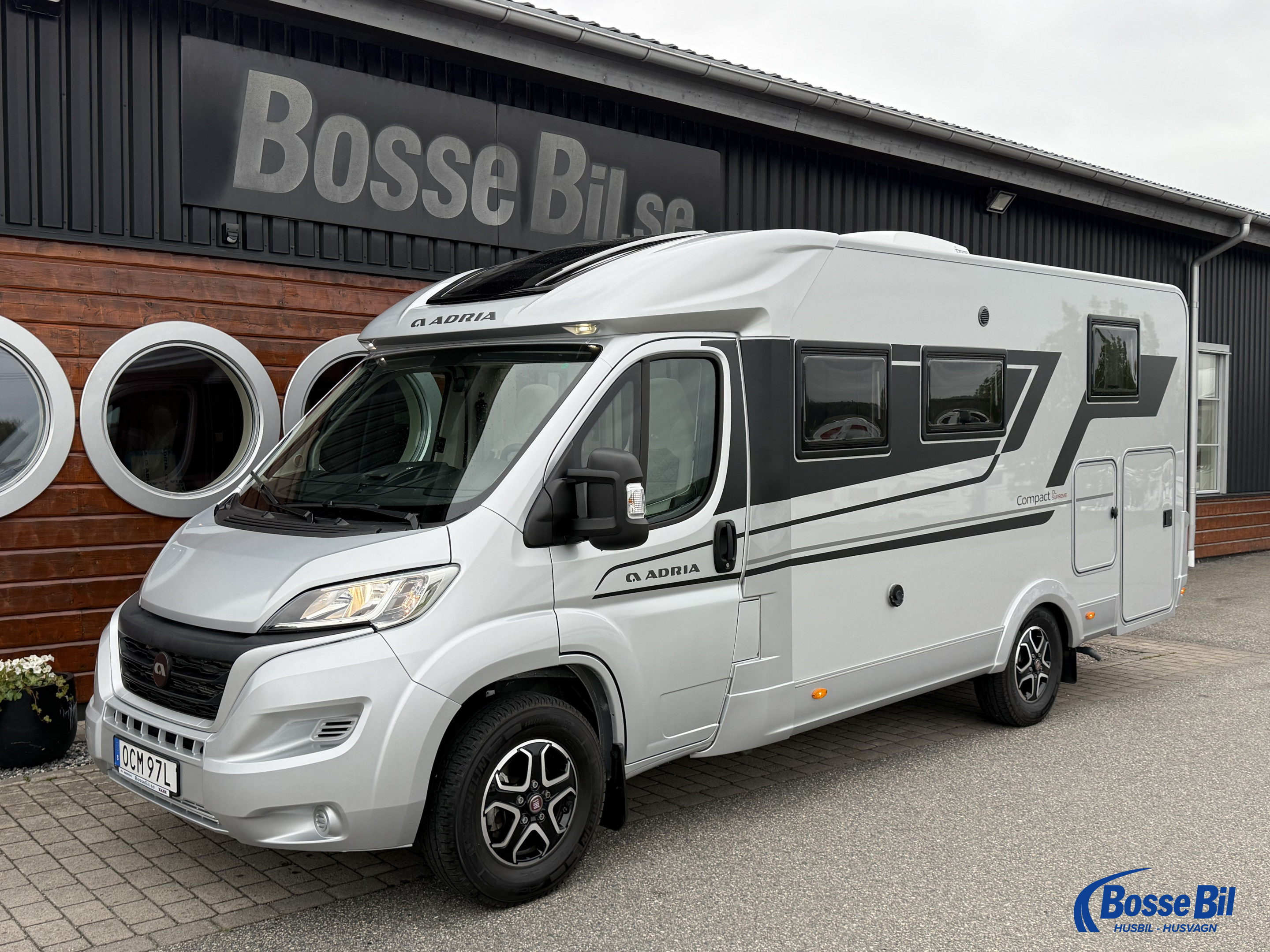 Adria COMPACT Supreme DL * AC * Solceller * Långbäddar * 3500kg * - Adria