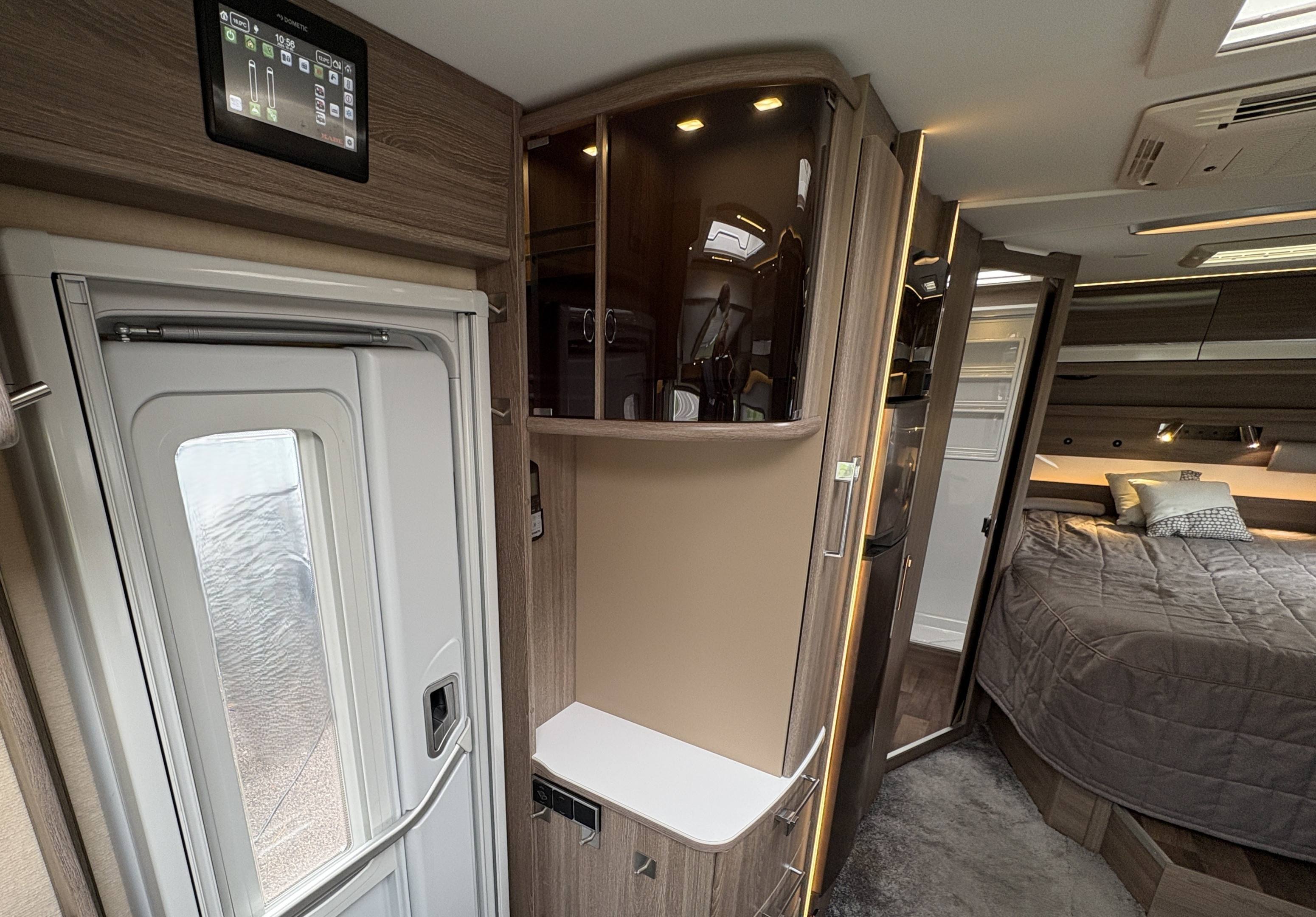 KABE KABE TM I 810 IMPERIAL LXL (cinderella, litiumbatteri,ac,hydralben)) - KABE