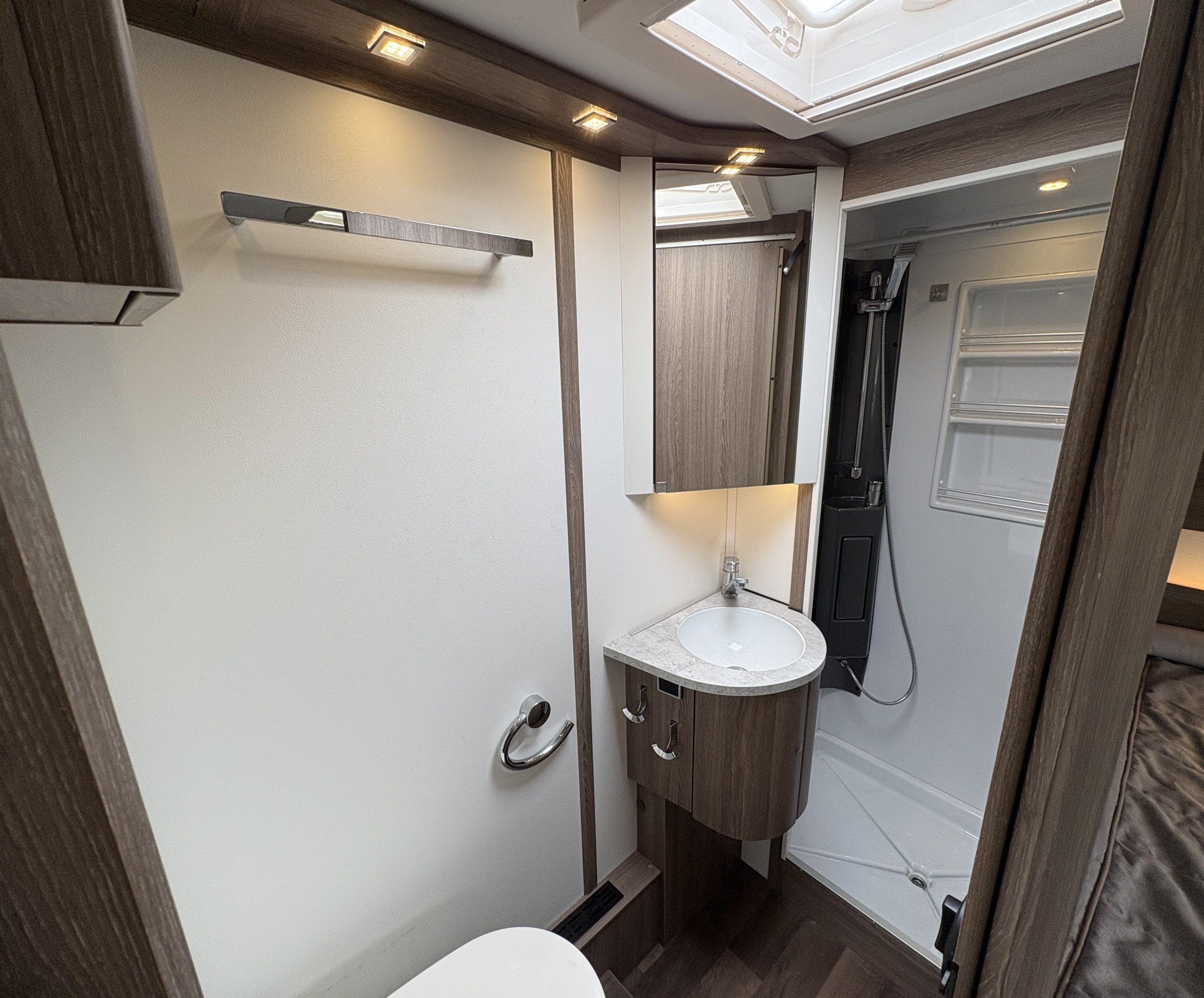 KABE KABE TM I 810 IMPERIAL LXL (cinderella, litiumbatteri,ac,hydralben)) - KABE