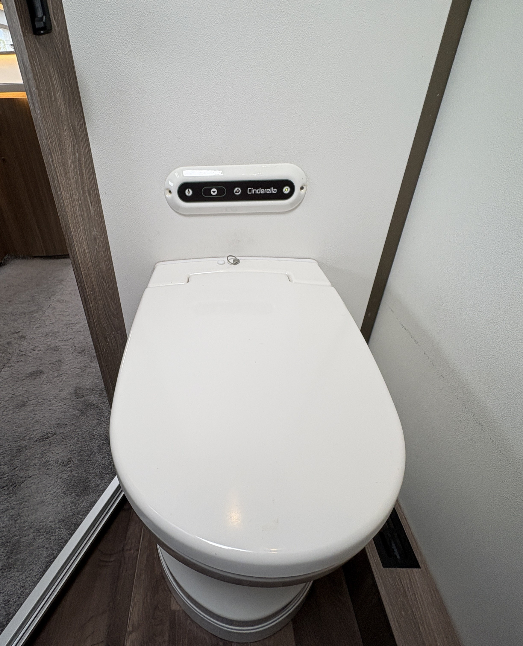 KABE KABE TM I 810 IMPERIAL LXL (cinderella, litiumbatteri,ac,hydralben)) - KABE